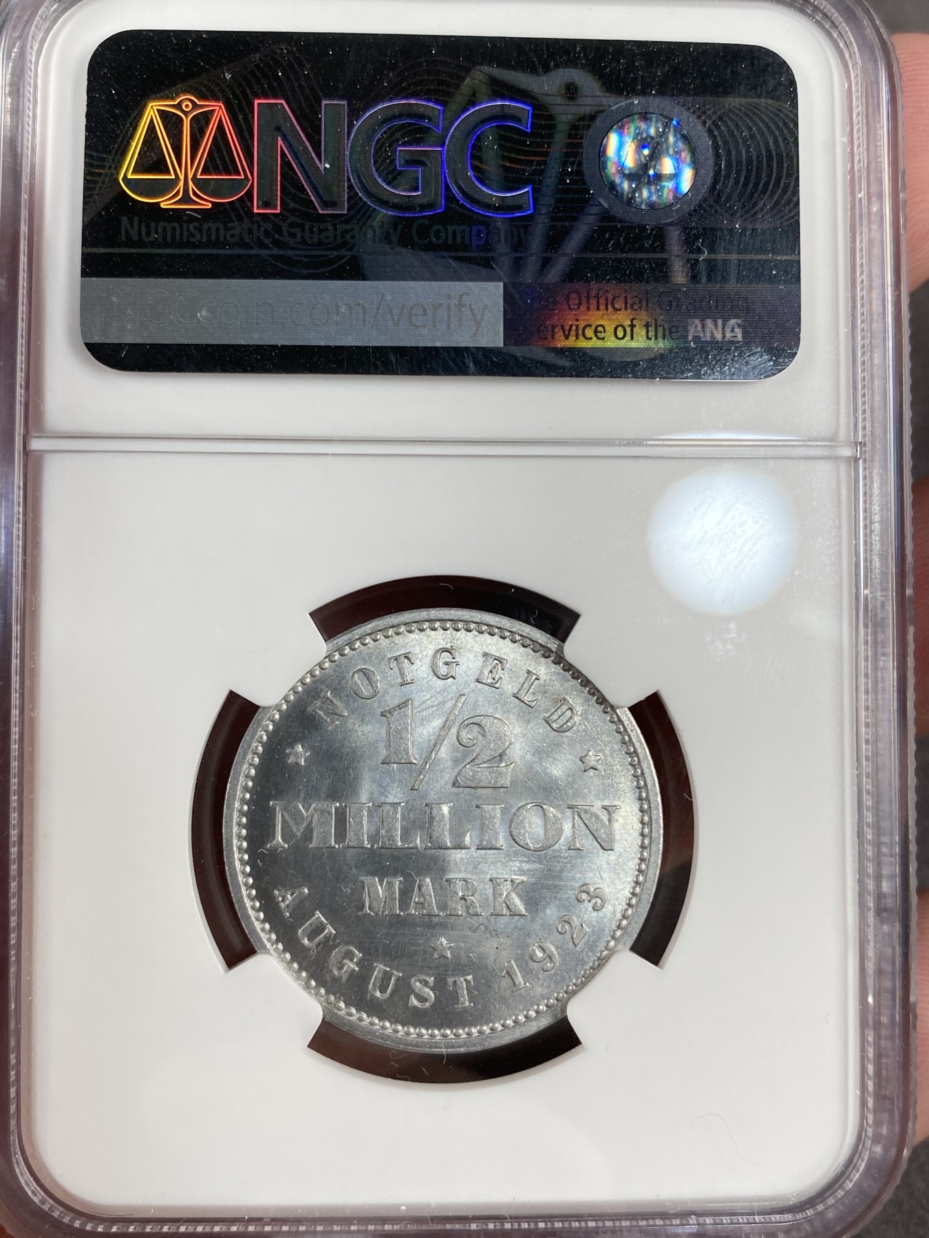 万国钱币拍卖第013期（视频直播专场） NGC MS65/64 一组两枚德国紧急状态货币，1923年汉堡50万马克1/2Million Mark（1/2MM）&20万马克（200KM），其中20万马克为亚军分，更高分仅一枚，品相一步到位，非常值得收藏的一组汉堡德紧。