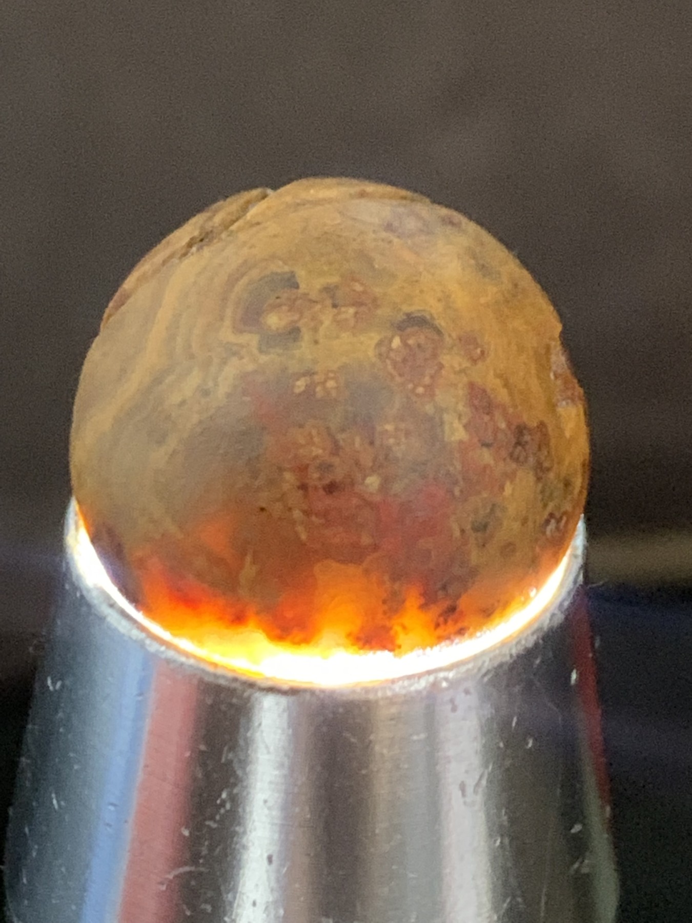 精美草花纹亚光战国红玛瑙手工俏色巧雕太极阴阳鱼圆珠一个，