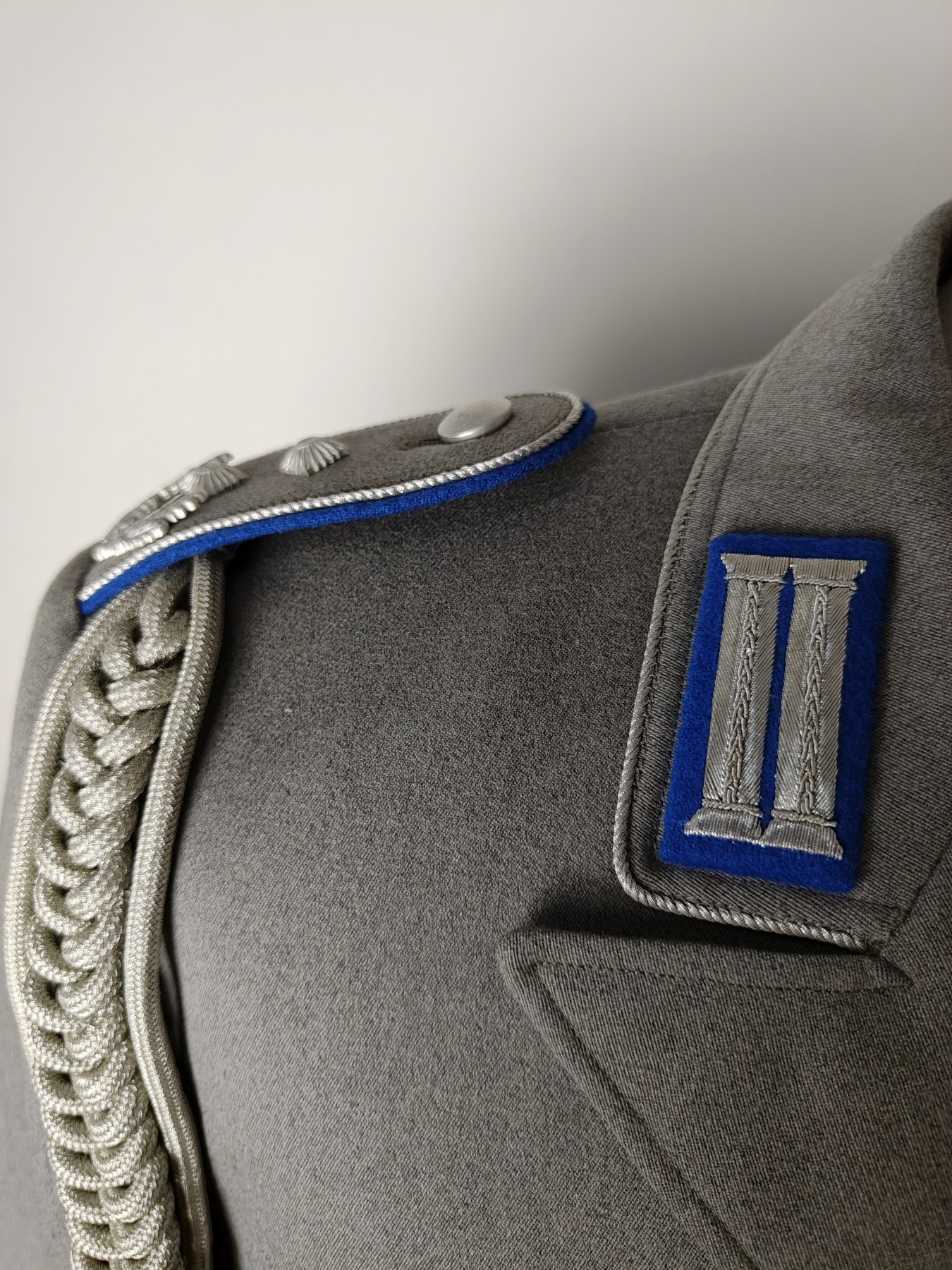 全场0元起拍 第77期 咸鱼国勋章拍卖专场 7月30日（周日）下午6：00开始 西德BW陆军校官57条例双兜礼服带礼服饰绪兵种色牙线裤 胸围114 肩宽48 衣长76 袖长65腰围98 裤长109