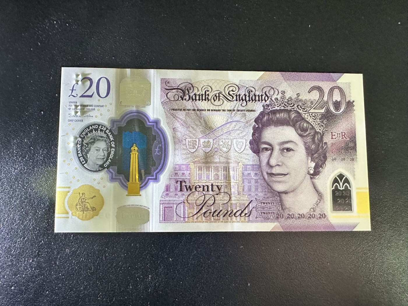 《外钞收藏家》第二百八十八期（连拍第一场） 英国最新版20镑塑料钞 无47 全新 888豹子号 一个压痕