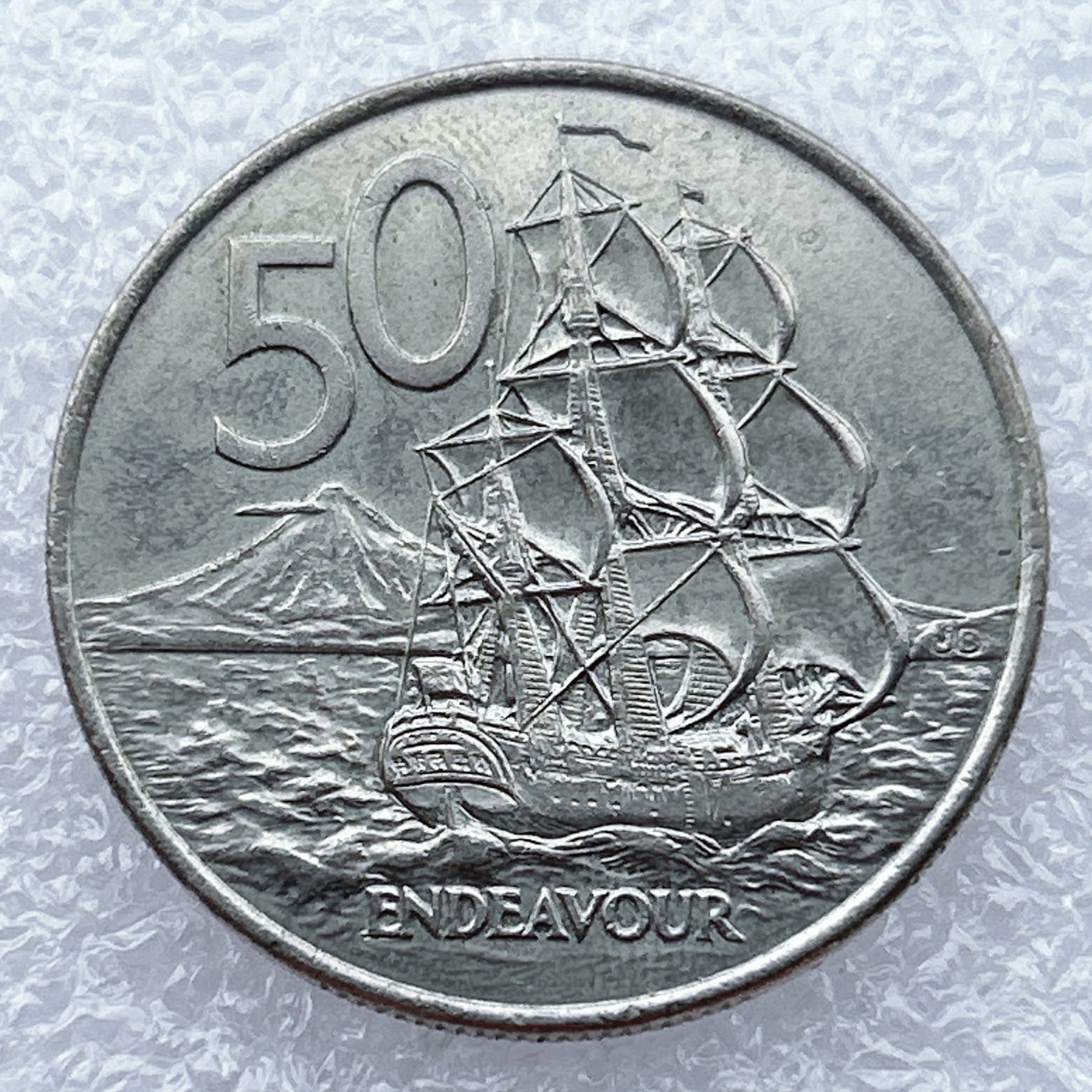 全场一元起拍 世界钱币散币场 第12期 大帆船 2001年新西兰50分硬币 老年女王大硬币