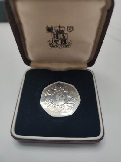 燕姐第52场拍卖 1973年英国加入欧盟50便士原盒