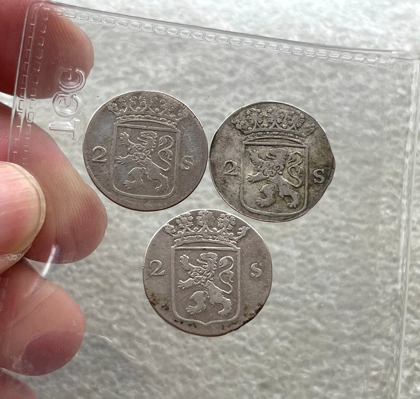 北越1946年2盾铜币、1958年5盾中国代印钞，苏联铜章，俄罗斯、吉尔吉斯斯坦纪念银币，古罗马铜币，五铢、南宋铜钱、康熙满汉局，彼得堡世界钱币勋章拍卖第63期
