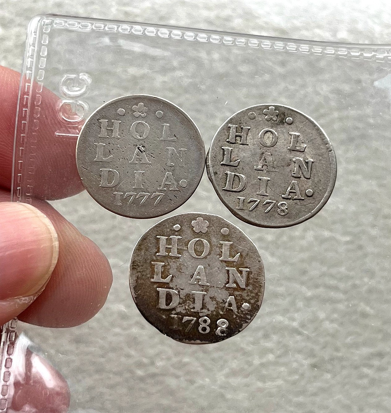 北越1946年2盾铜币、1958年5盾中国代印钞，苏联铜章，俄罗斯、吉尔吉斯斯坦纪念银币，古罗马铜币，五铢、南宋铜钱、康熙满汉局，彼得堡世界钱币勋章拍卖第63期