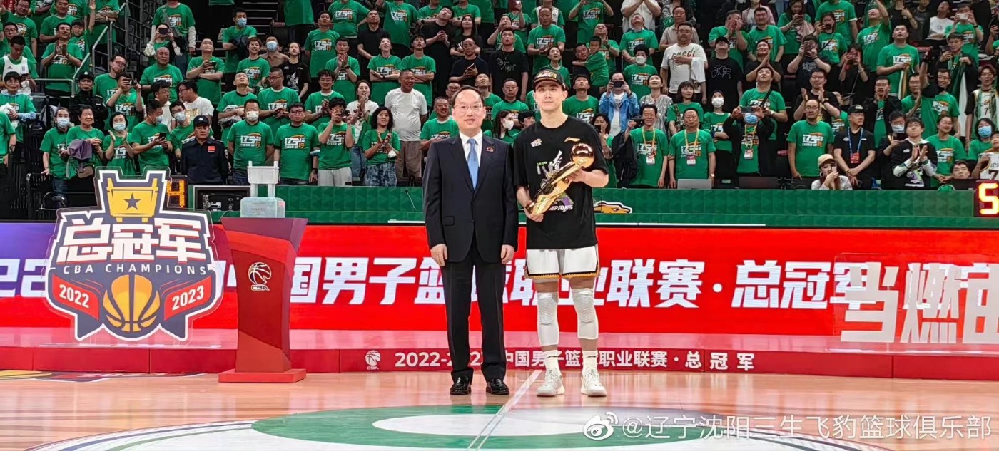 零元拍：赵继伟和张镇麟俩人亲笔签名：辽宁沈阳三生飞豹篮球俱乐部辽宁飞豹男子篮球队2022-2023赛季CBA总冠军官方冠军帽！