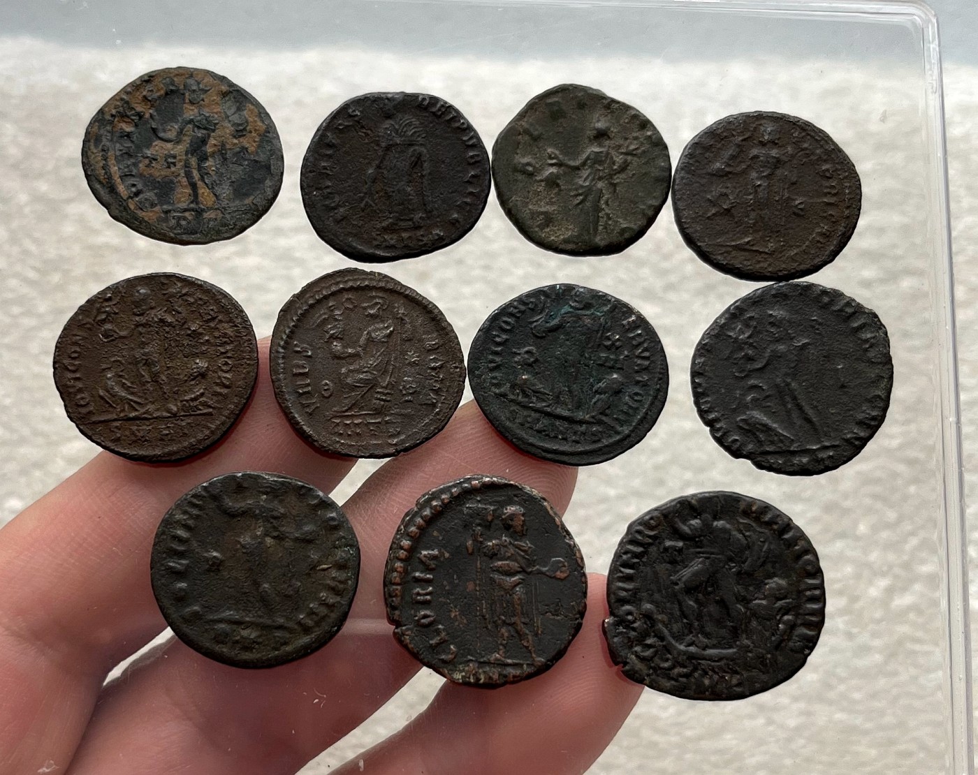 北越1946年2盾铜币、1958年5盾中国代印钞，苏联铜章，俄罗斯、吉尔吉斯斯坦纪念银币，古罗马铜币，五铢、南宋铜钱、康熙满汉局，彼得堡世界钱币勋章拍卖第63期