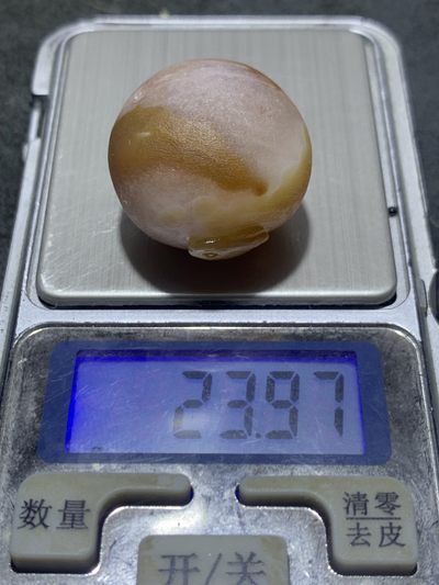 精美亚光冰飘战国红玛瑙手工俏色巧雕金兔随形珠一个， 精美亚光冰飘战国红玛瑙手工俏色巧雕金兔随形珠一个，