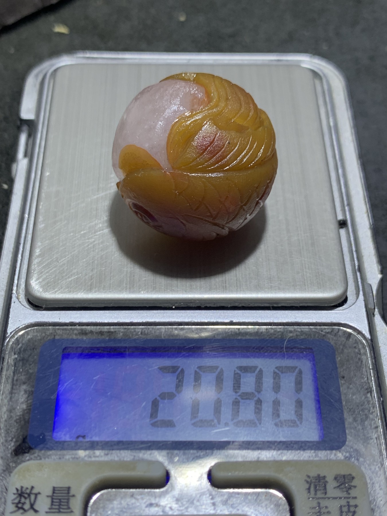精美亚光冰飘战国红玛瑙手工俏色巧雕富贵有鱼子一颗！