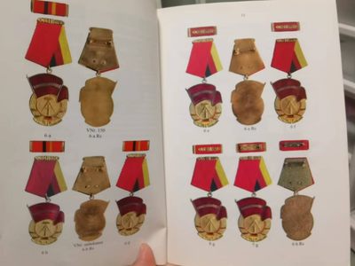 盛世勋华——号角文化勋章邮票专场拍卖第318期 东德劳动旗帜勋章 极早期无级别平背版 带原盒 带略 目录价120欧以上