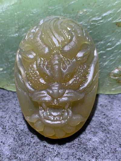 精美亚光蒙料冰飘鸡油黄战国红玛瑙手工雕刻龙头吊坠吊坠一个， - 精美亚光蒙料冰飘鸡油黄战国红玛瑙手工雕刻龙头吊坠吊坠一个，