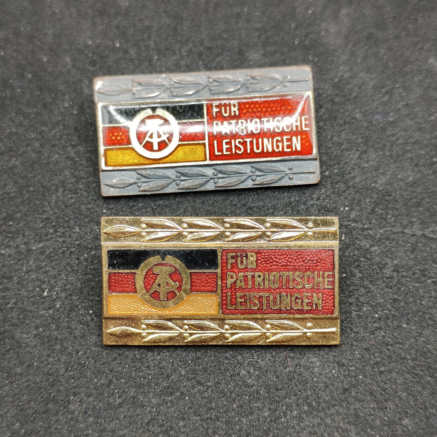 全场0元起拍 第78期 咸鱼国勋章拍卖专场 8月2日（周三）下午6：00开始  东德国民阵线荣誉徽章铜级银级两个