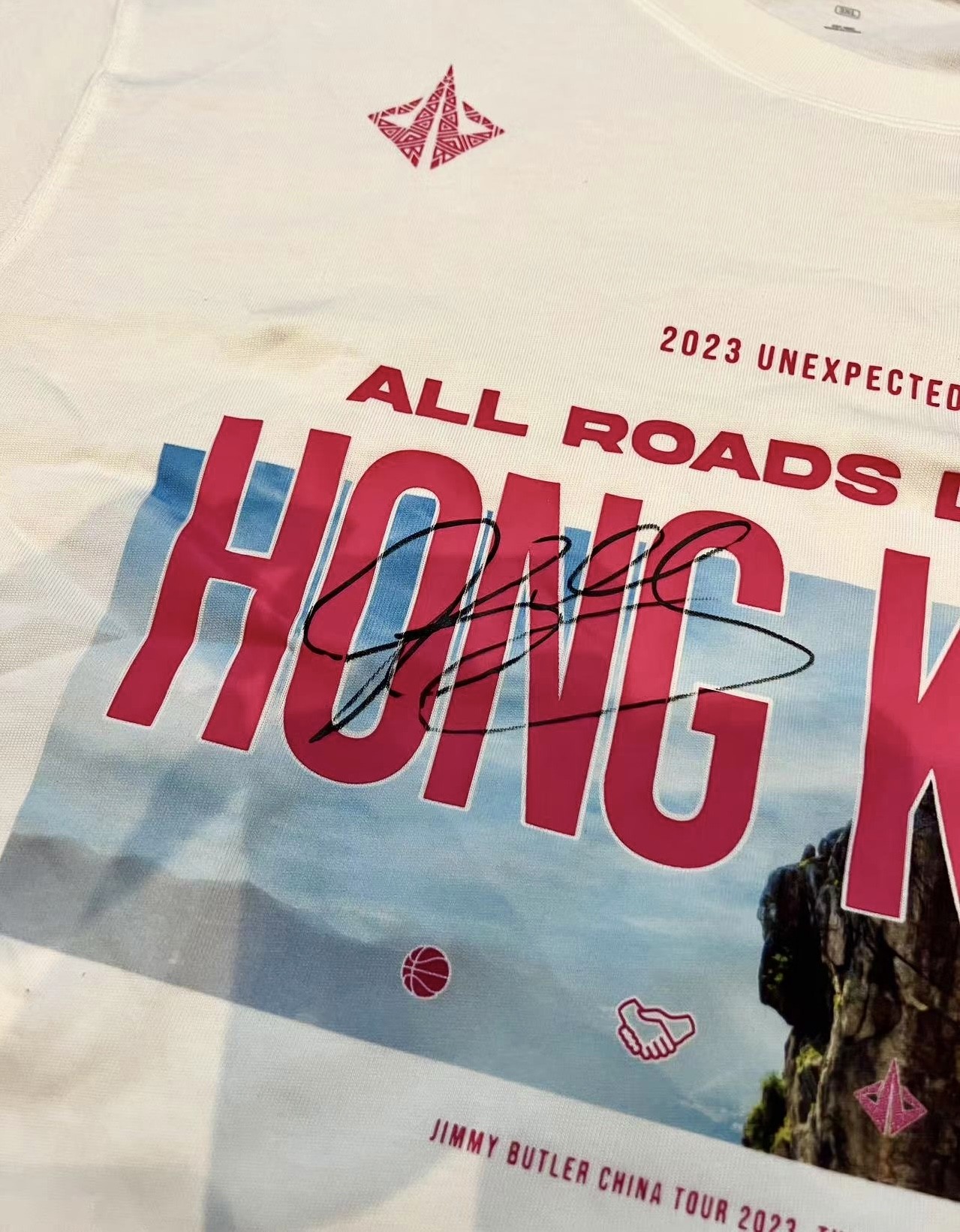 零元拍：2022-23赛季“黑八奇迹”缔造者联盟首席硬汉吉米-巴特勒亲签中国行香港站主题T恤