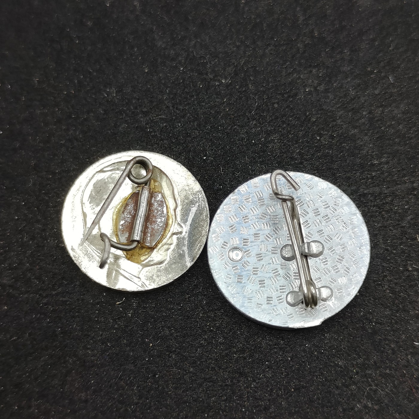 全场0元起拍 第78期 咸鱼国勋章拍卖专场 8月2日（周三）下午6：00开始 东德 恩斯特台尔曼纪念章 威廉匹克纪念章