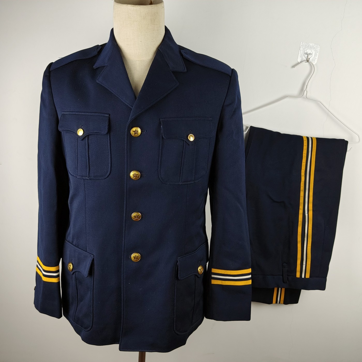 全场0元起拍 第78期 咸鱼国勋章拍卖专场 8月2日（周三）下午6：00开始 海军马裤呢92仪仗队礼服 胸围106 肩宽48 衣长78袖长65 腰围79 裤长107