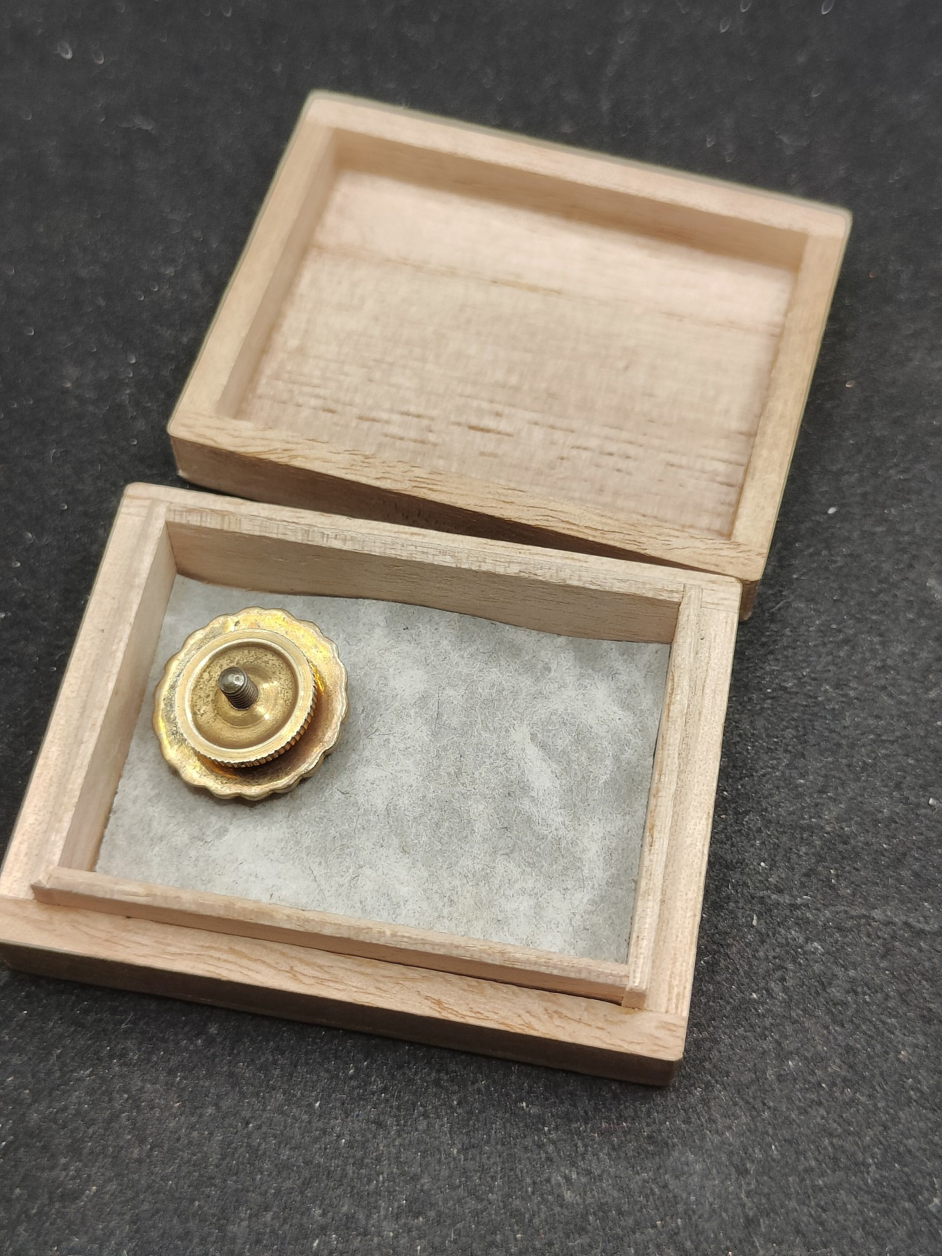 全场0元起拍 第78期 咸鱼国勋章拍卖专场 8月2日（周三）下午6：00开始 日本消防领扣徽章 金色高阶级