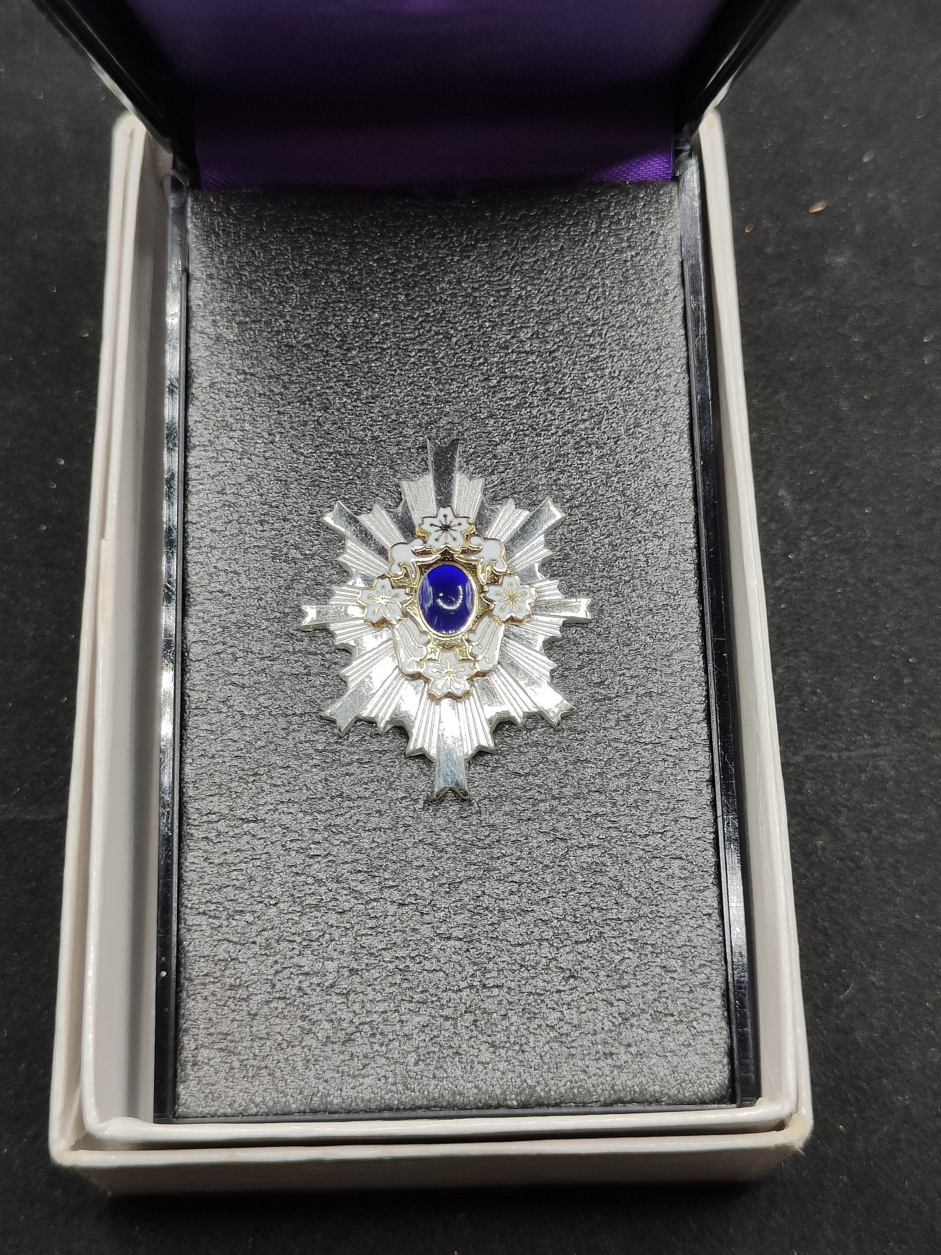 全场0元起拍 第78期 咸鱼国勋章拍卖专场 8月2日（周三）下午6：00开始 日本自卫队勋章防卫功劳章带盒