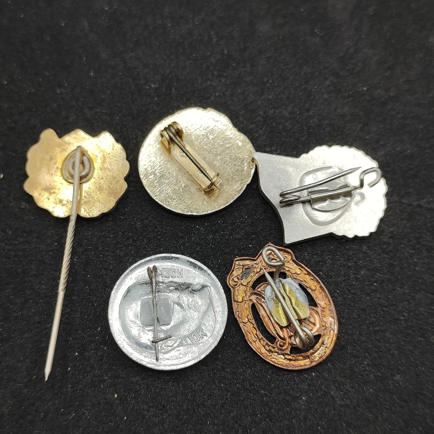 全场0元起拍 第78期 咸鱼国勋章拍卖专场 8月2日（周三）下午6：00开始 东德徽章一组