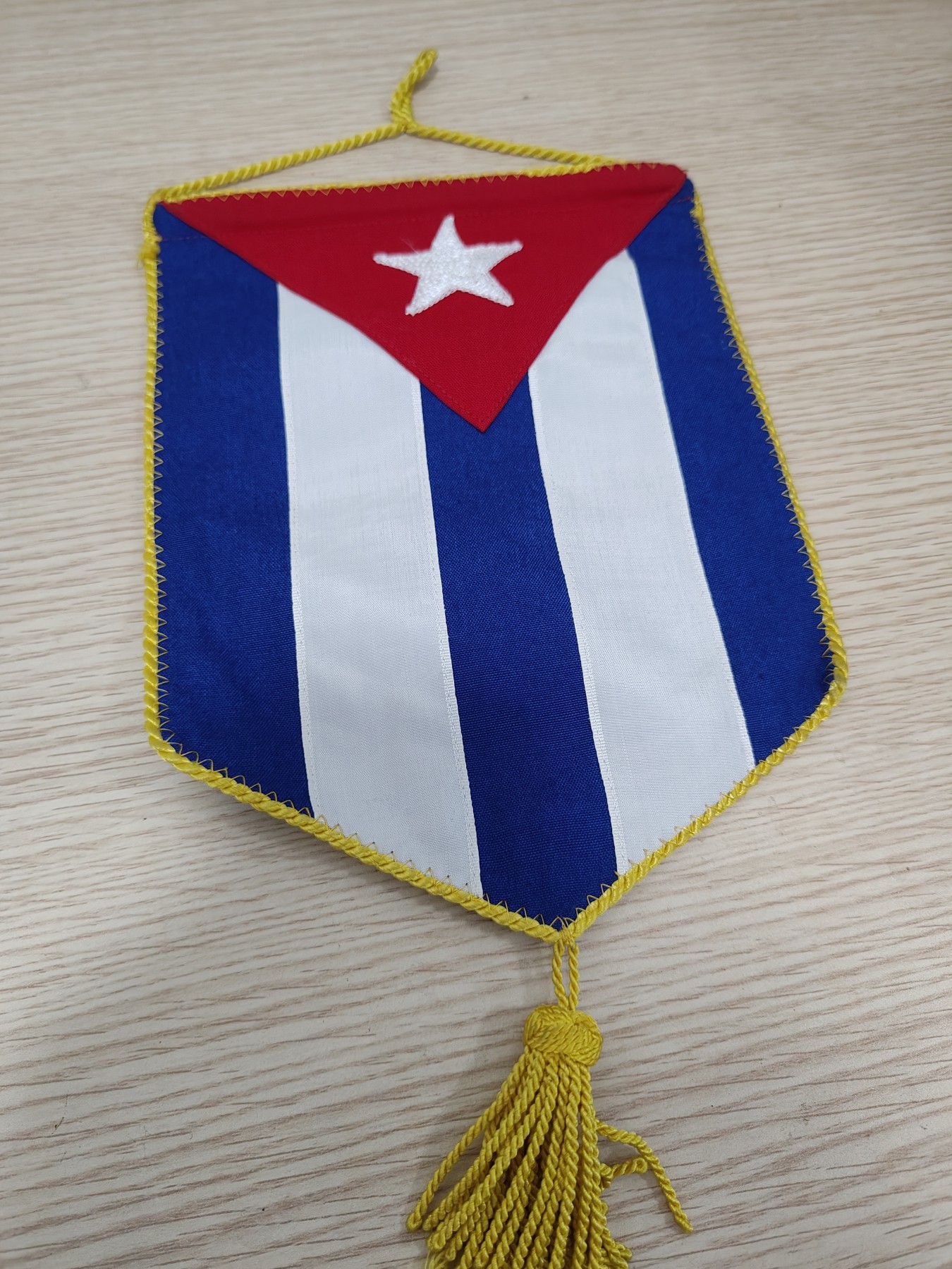 全场0元起拍 第78期 咸鱼国勋章拍卖专场 8月2日（周三）下午6：00开始 古巴国旗 桌面刺绣挂旗