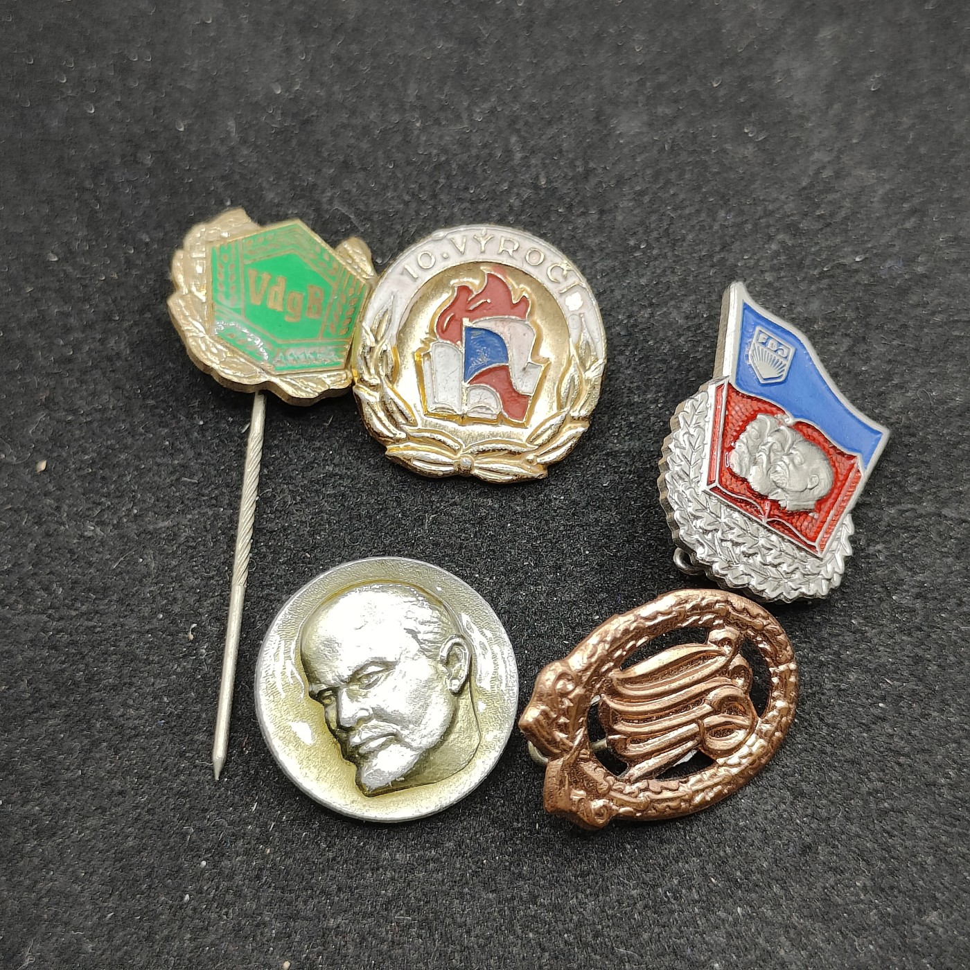 全场0元起拍 第78期 咸鱼国勋章拍卖专场 8月2日（周三）下午6：00开始 东德徽章一组