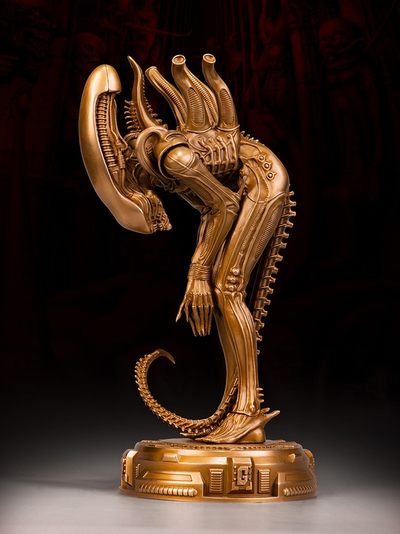 奥格作品:   《异形ALIEN》（弯腰）精品铜雕 - 奥格作品:   《异形ALIEN》（弯腰）精品铜雕