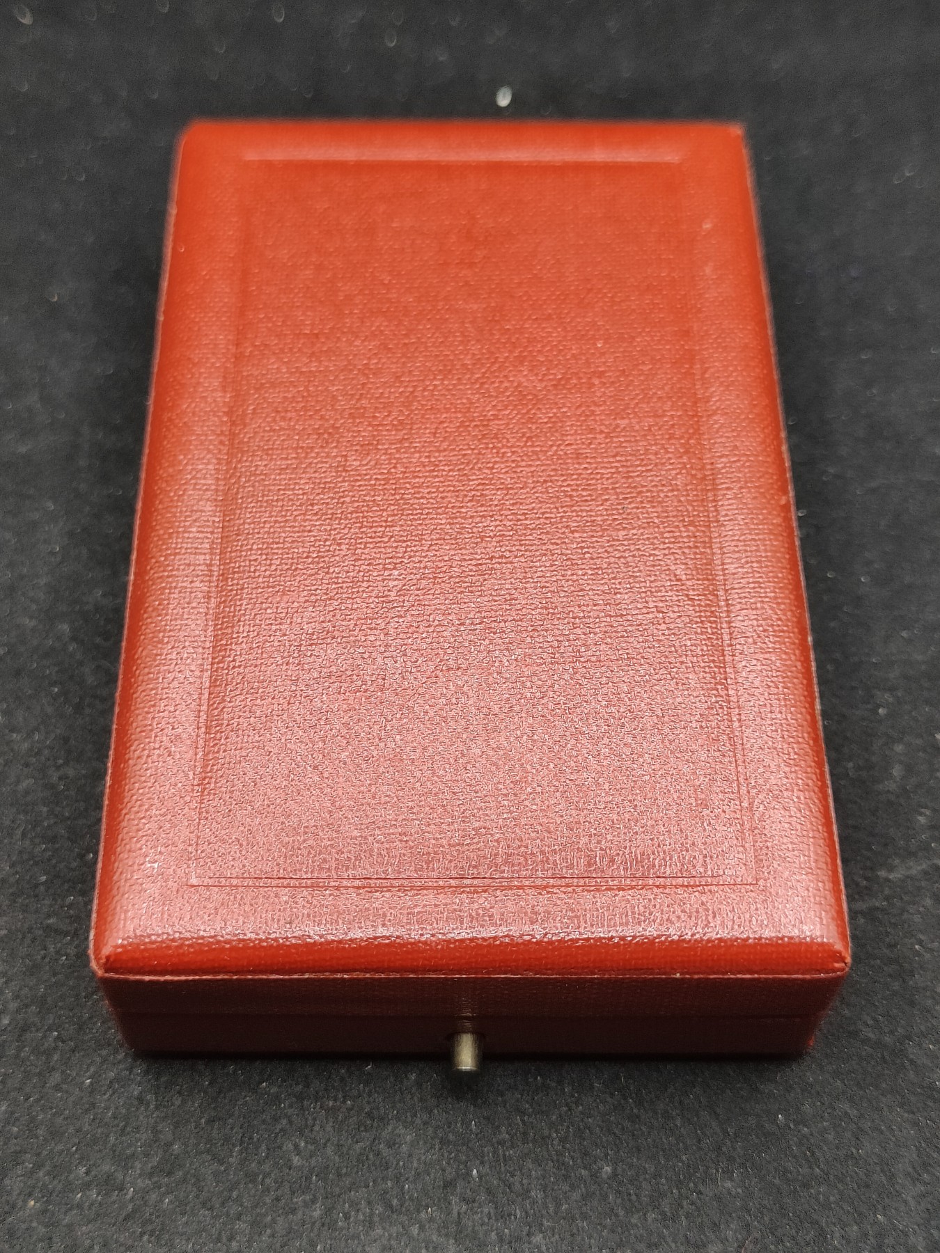 全场0元起拍 第78期 咸鱼国勋章拍卖专场 8月2日（周三）下午6：00开始 德意志民主共和国功绩奖章 早期版本 银质珐琅带皮盒