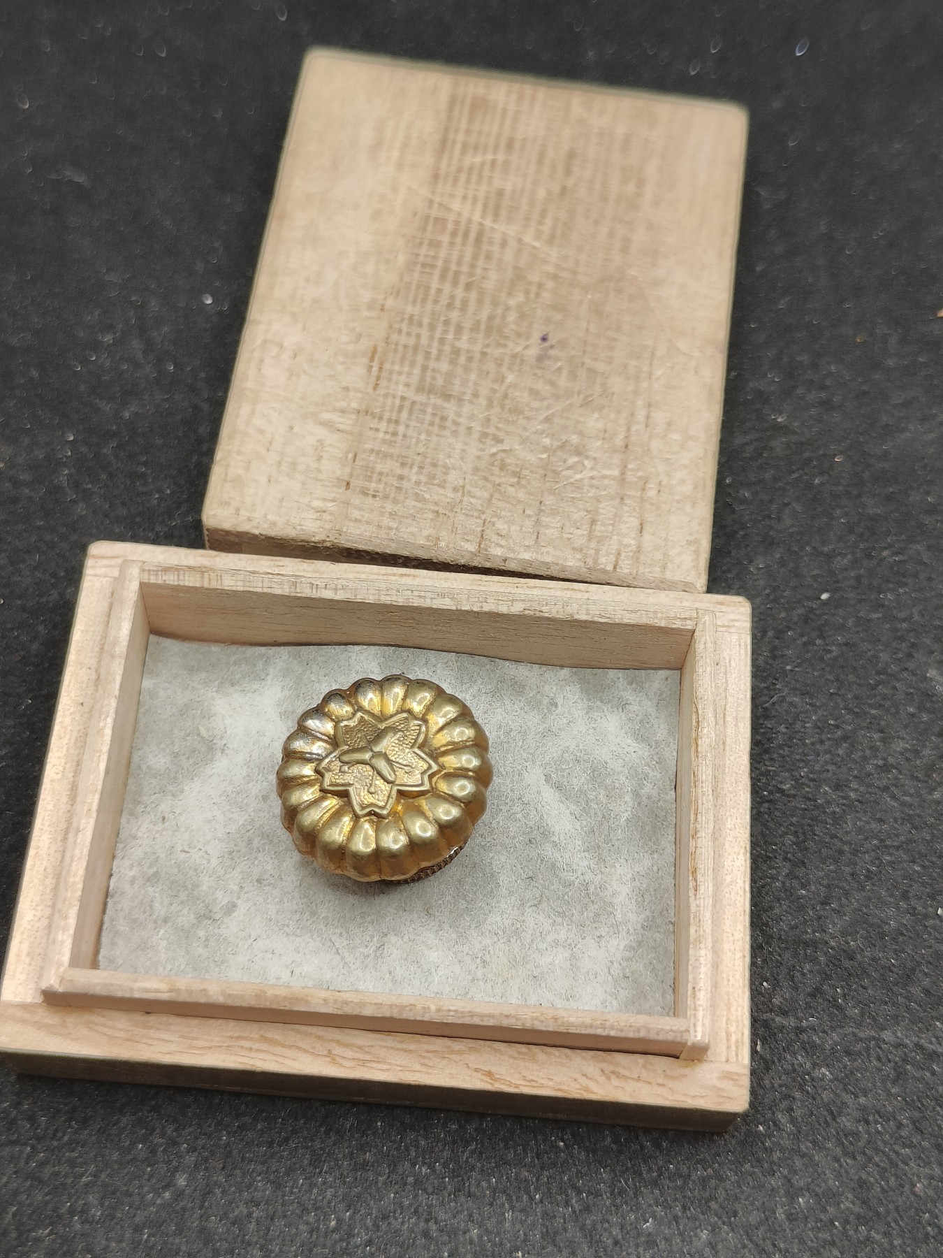 全场0元起拍 第78期 咸鱼国勋章拍卖专场 8月2日（周三）下午6：00开始 日本消防领扣徽章 金色高阶级