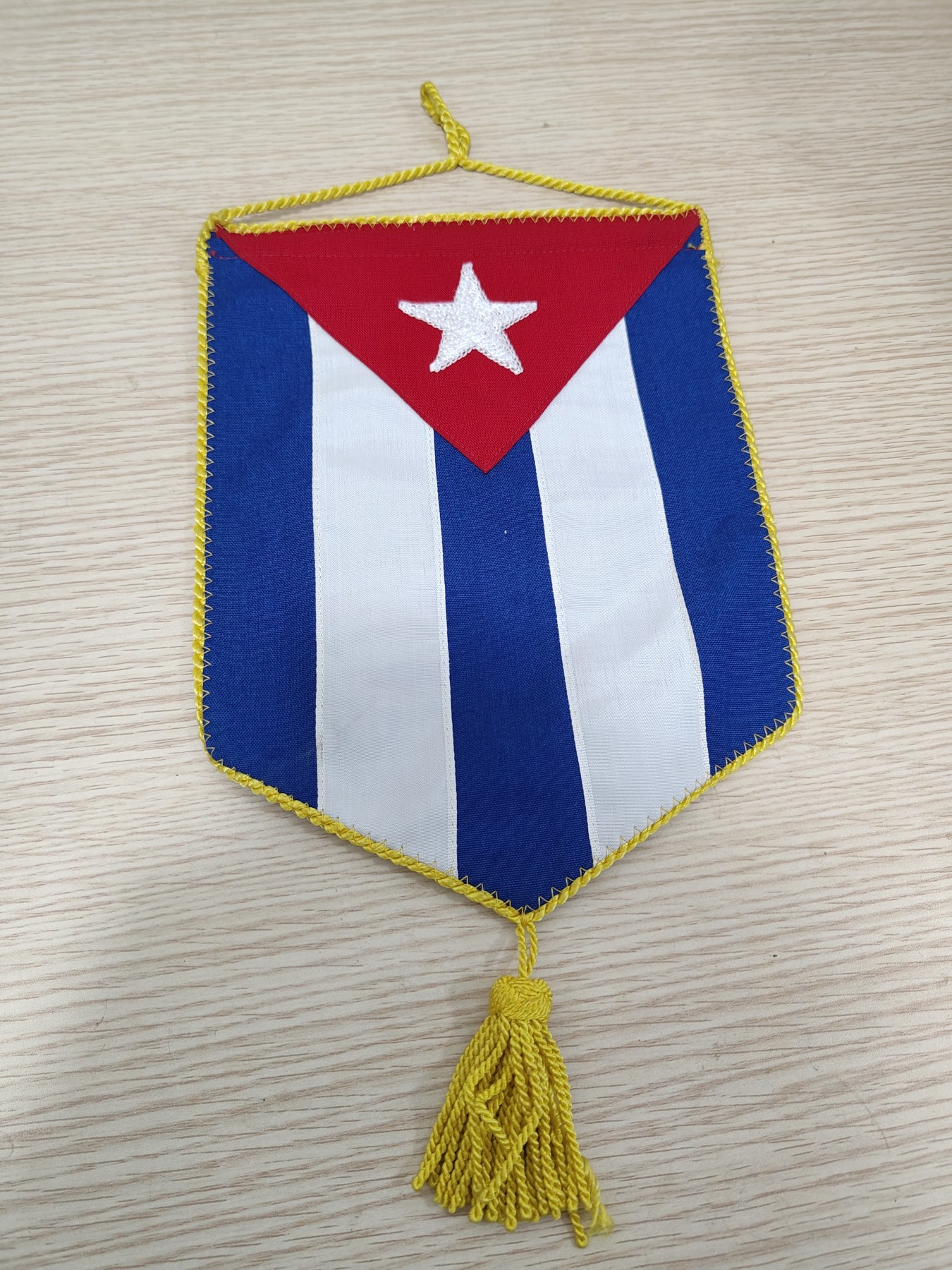 全场0元起拍 第78期 咸鱼国勋章拍卖专场 8月2日（周三）下午6：00开始 古巴国旗 桌面刺绣挂旗