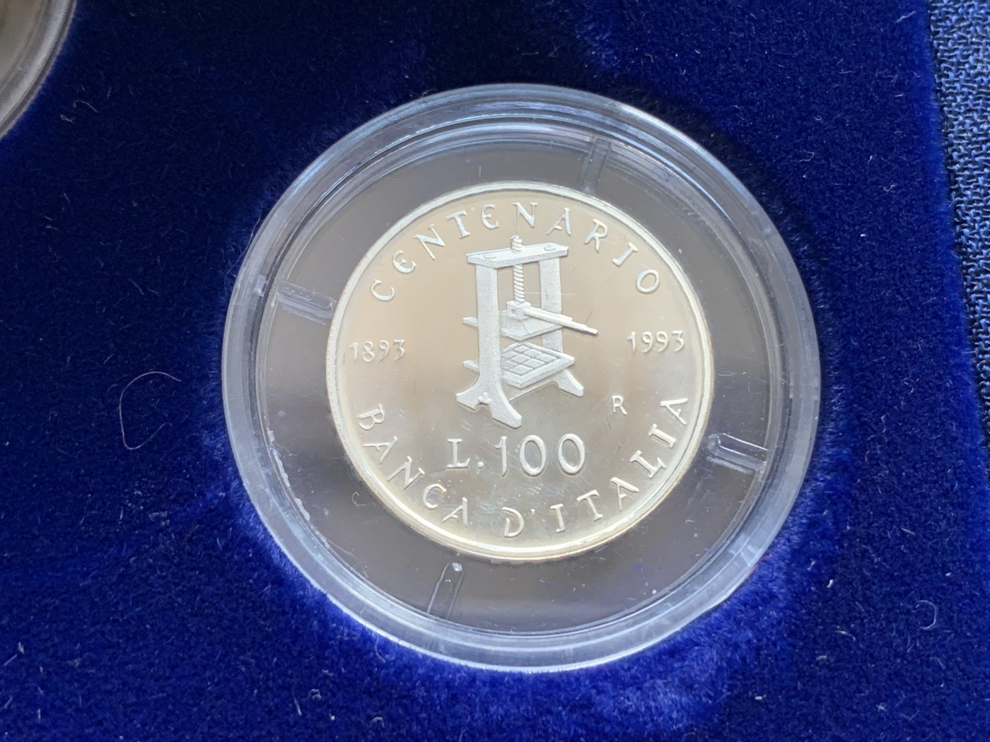 《竞宝斋》第186场-周日，周一 2场 (全场包邮) 意大利 1993年 3枚装 女神银币 100,200,500里拉银币各1枚 盒证全