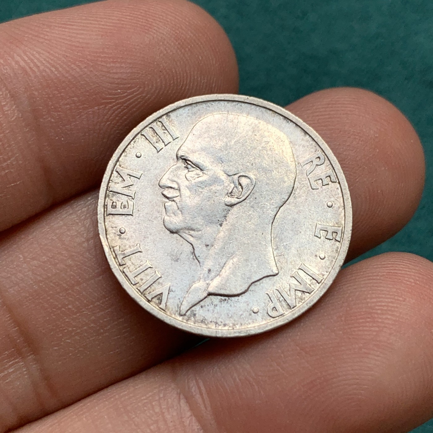 《竞宝斋》第186场-周日，周一 2场 (全场包邮) 意大利 1936年 圣母抱子 5里拉银币 带彩包浆 很不错