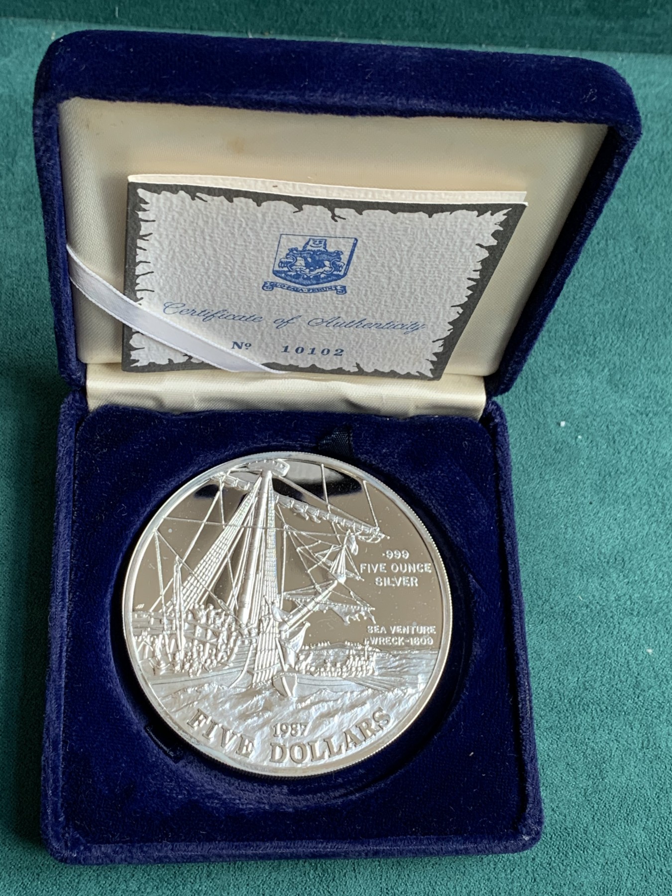 《竞宝斋》第186场-周日，周一 2场 (全场包邮) 百慕达群岛授权新加坡发行1987年5盎司银币（65mm，155.5克，999纯银）面值5dollars，铸造量2W枚，品相完美，附原盒原证书