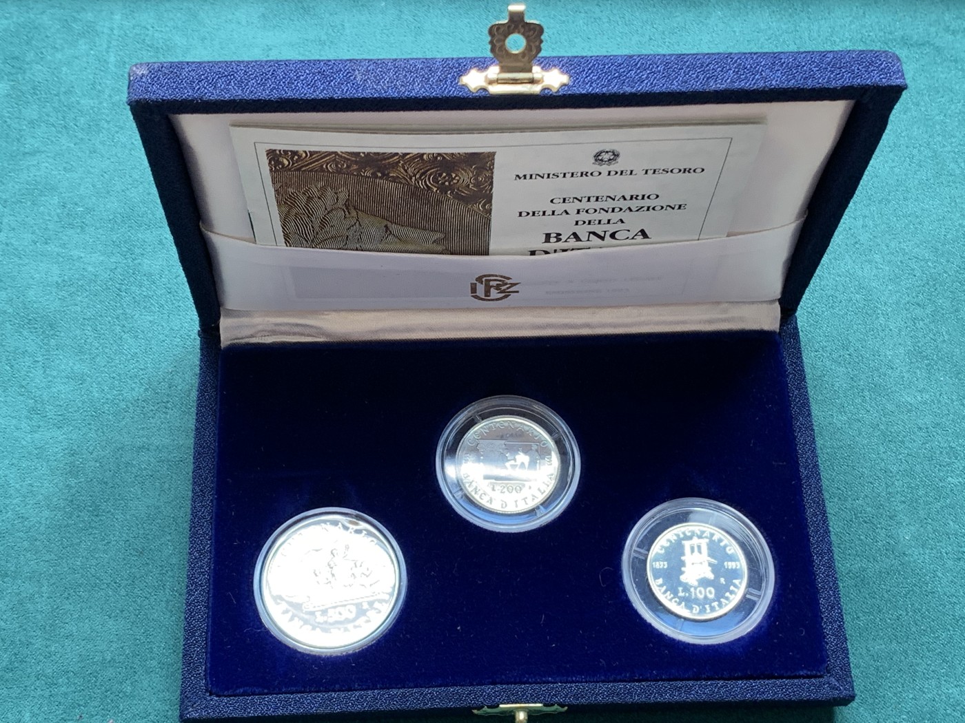 《竞宝斋》第186场-周日，周一 2场 (全场包邮) 意大利 1993年 3枚装 女神银币 100,200,500里拉银币各1枚 盒证全