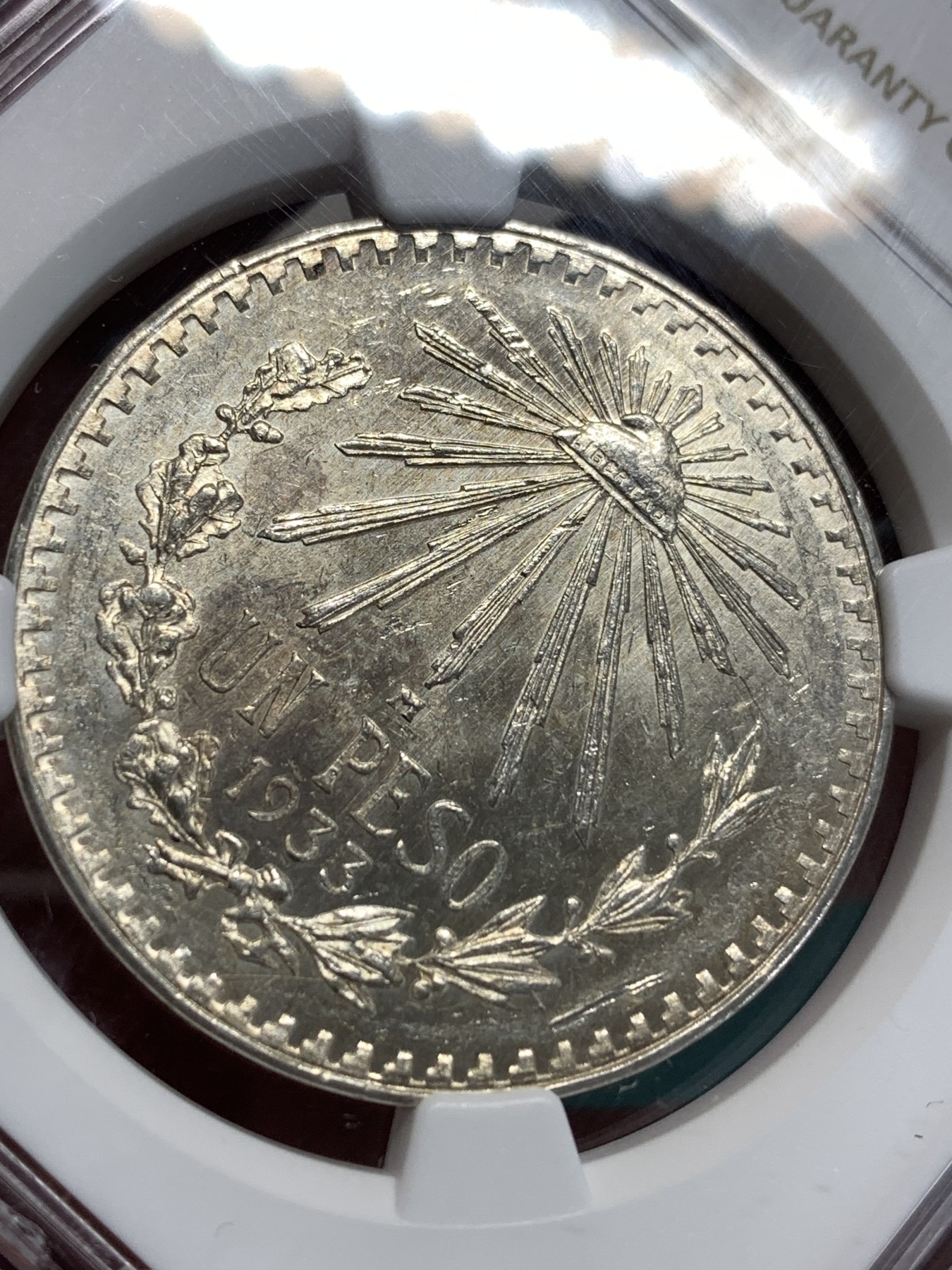 《竞宝斋》第186场-周日，周一 2场 (全场包邮) NGC–MS63墨西哥 1933年1比索鹰洋银币，淡淡的一层黄油彩