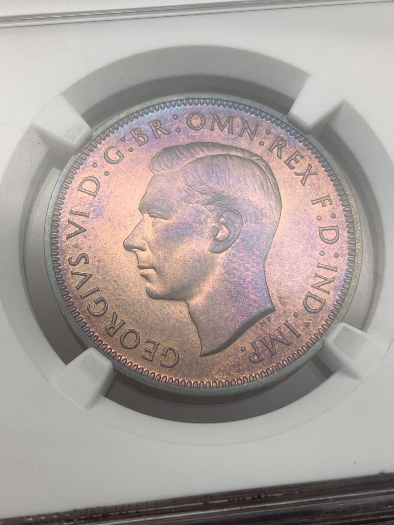 《竞宝斋》第186场-周日，周一 2场 (全场包邮) NGC PF66RB 英国1937年乔治六世精制1便士铜币一枚，顶级自然氧化五彩包浆，美轮美奂，竞宝斋拍卖原物，成交价900