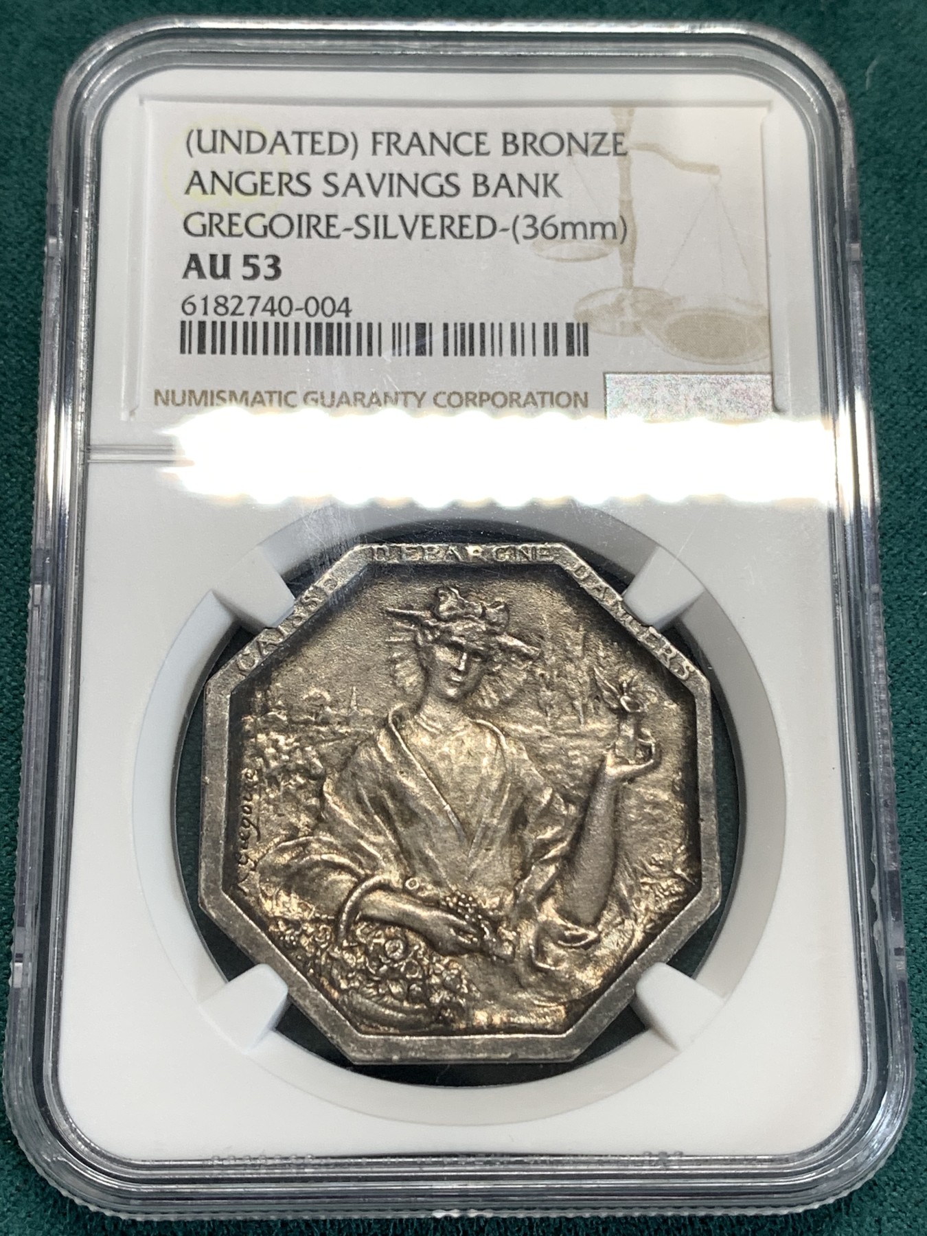 《竞宝斋》第186场-周日，周一 2场 (全场包邮) NGC-AU53 法国 昂热储蓄银行 花神八角代币 稀见品种，包浆细节俱佳，明显低评。女神刻画细腻，精美传神。边铭刻有数字18，发行量极少
