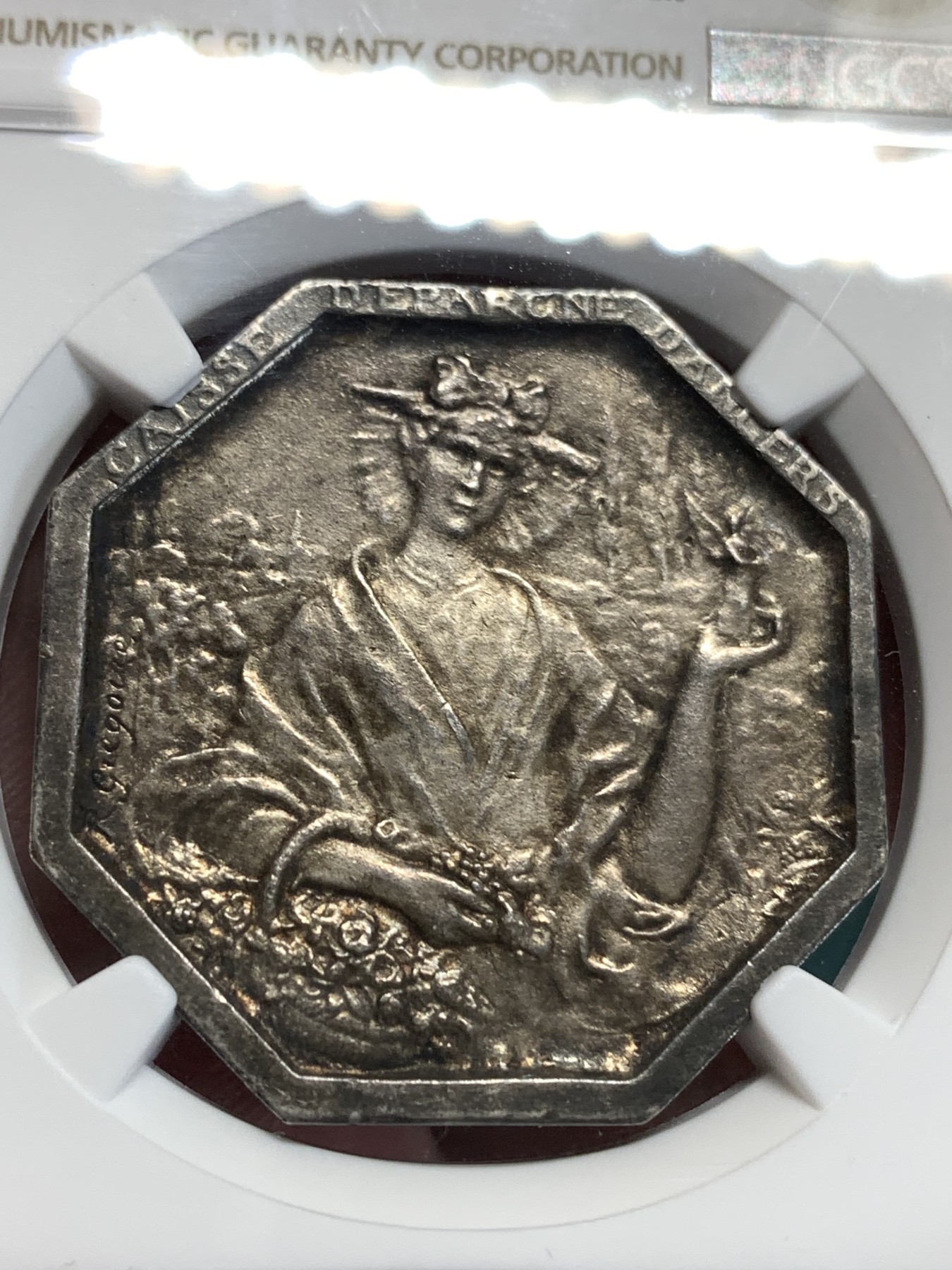 《竞宝斋》第186场-周日，周一 2场 (全场包邮) NGC-AU53 法国 昂热储蓄银行 花神八角代币 稀见品种，包浆细节俱佳，明显低评。女神刻画细腻，精美传神。边铭刻有数字18，发行量极少