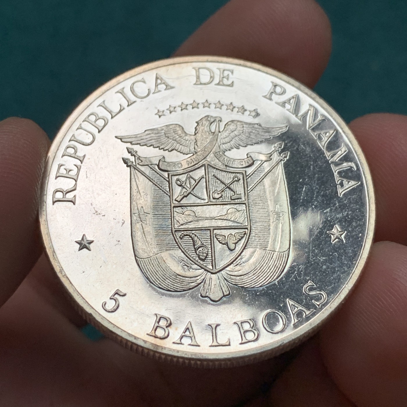 《竞宝斋》第186场-周日，周一 2场 (全场包邮) 巴拿马1972年握草5巴波亚精制大银币，900银，直径38.8mm，重量35g