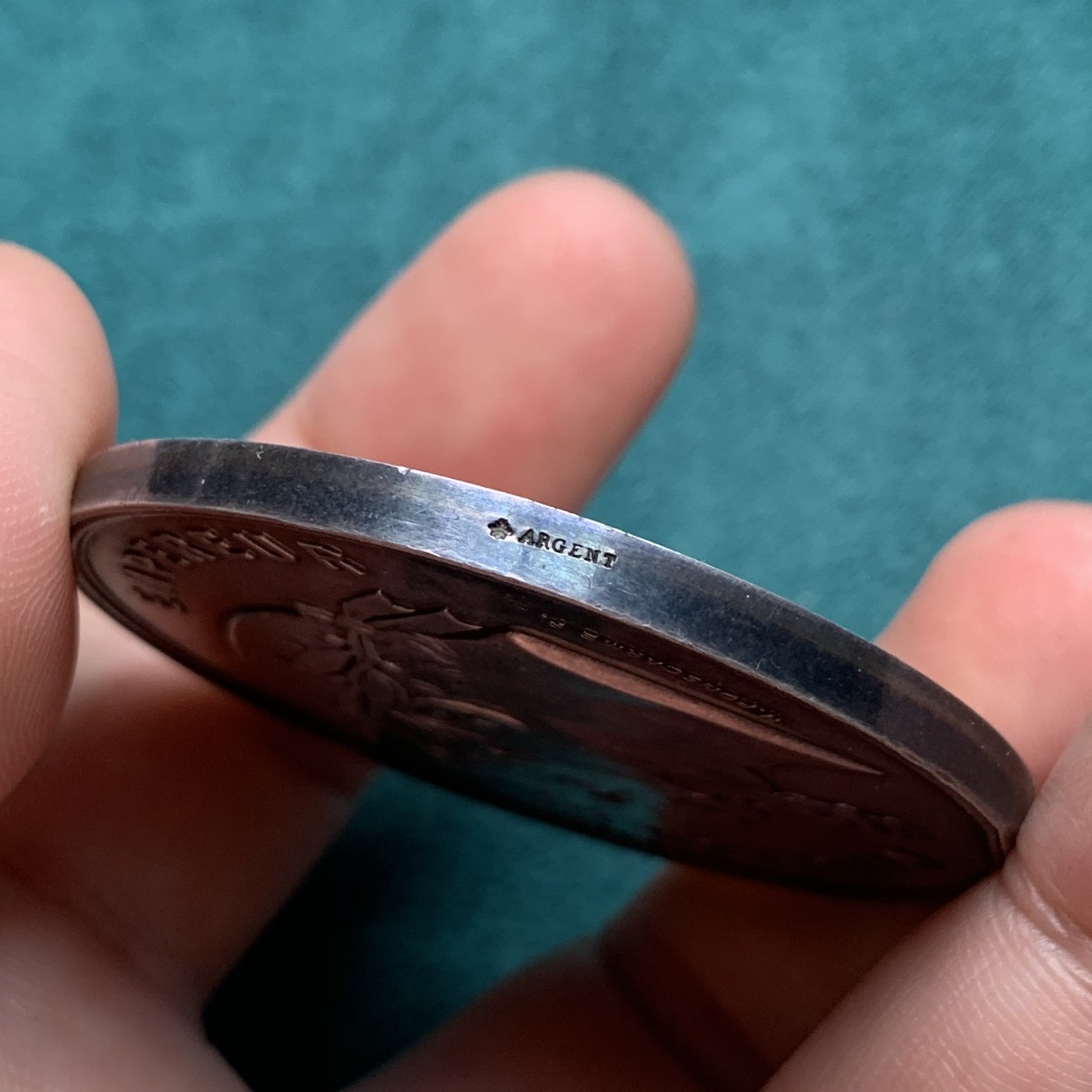 《竞宝斋》第186场-周日，周一 2场 (全场包邮) 1867年法国拿破仑三世世博会大银章 63.3克 50.5mm 蜜蜂边铭 银标