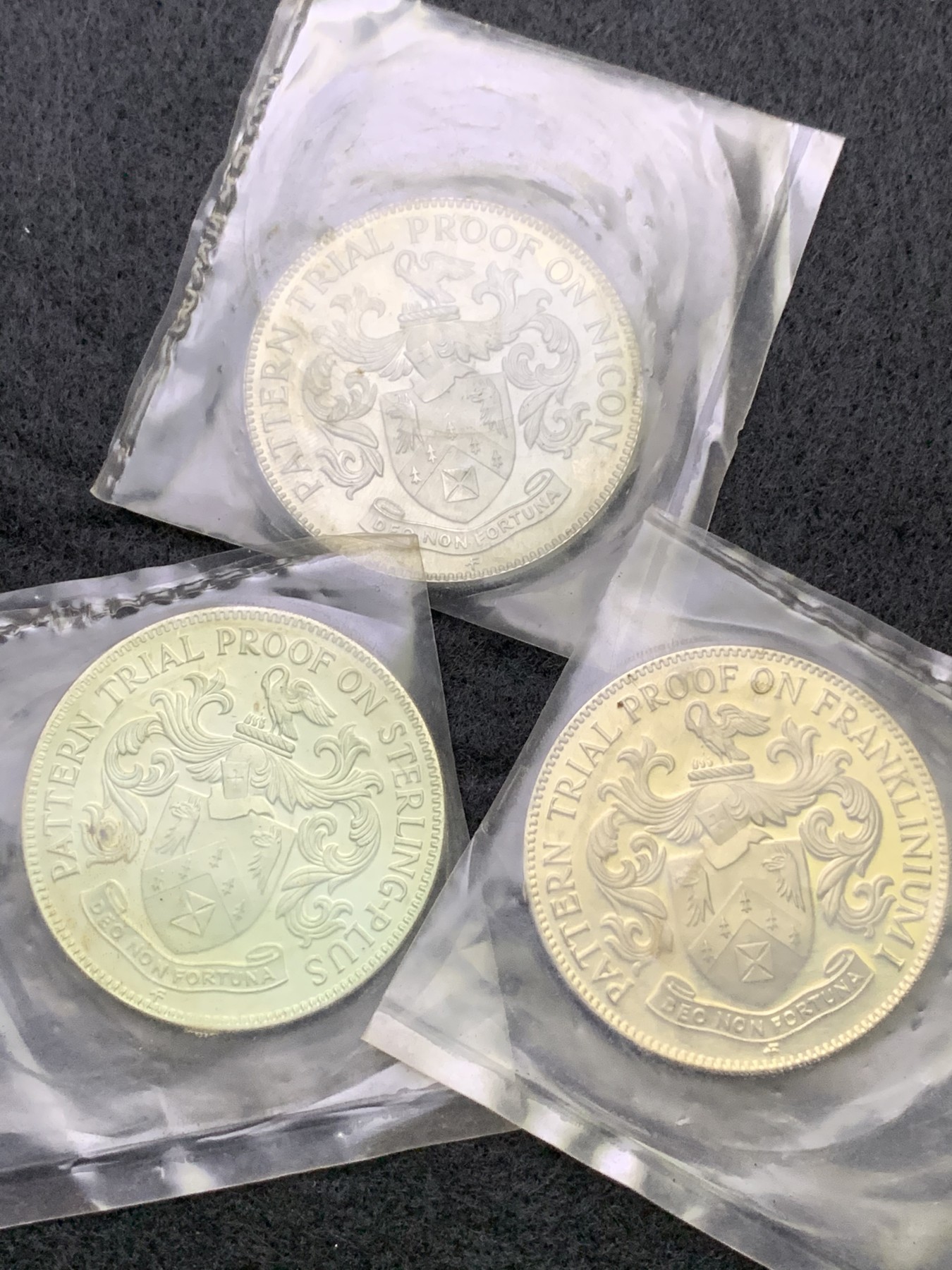 《竞宝斋》第186场-周日，周一 2场 (全场包邮) 盒装 格丁纳岛 1965年 3枚样币一组