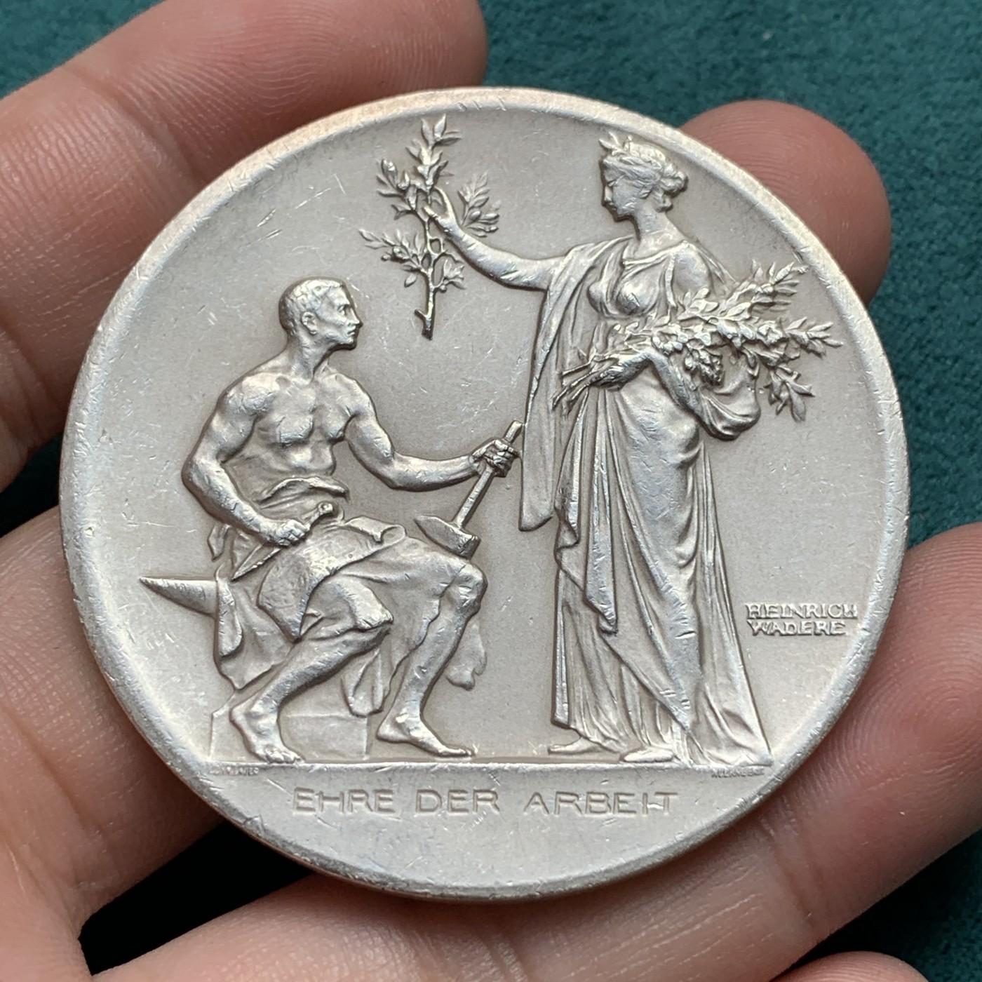 《竞宝斋》第186场-周日，周一 2场 (全场包邮) 19世纪德国巴伐利亚慕尼黑工业协会大银章 49.8克 50mm 990银