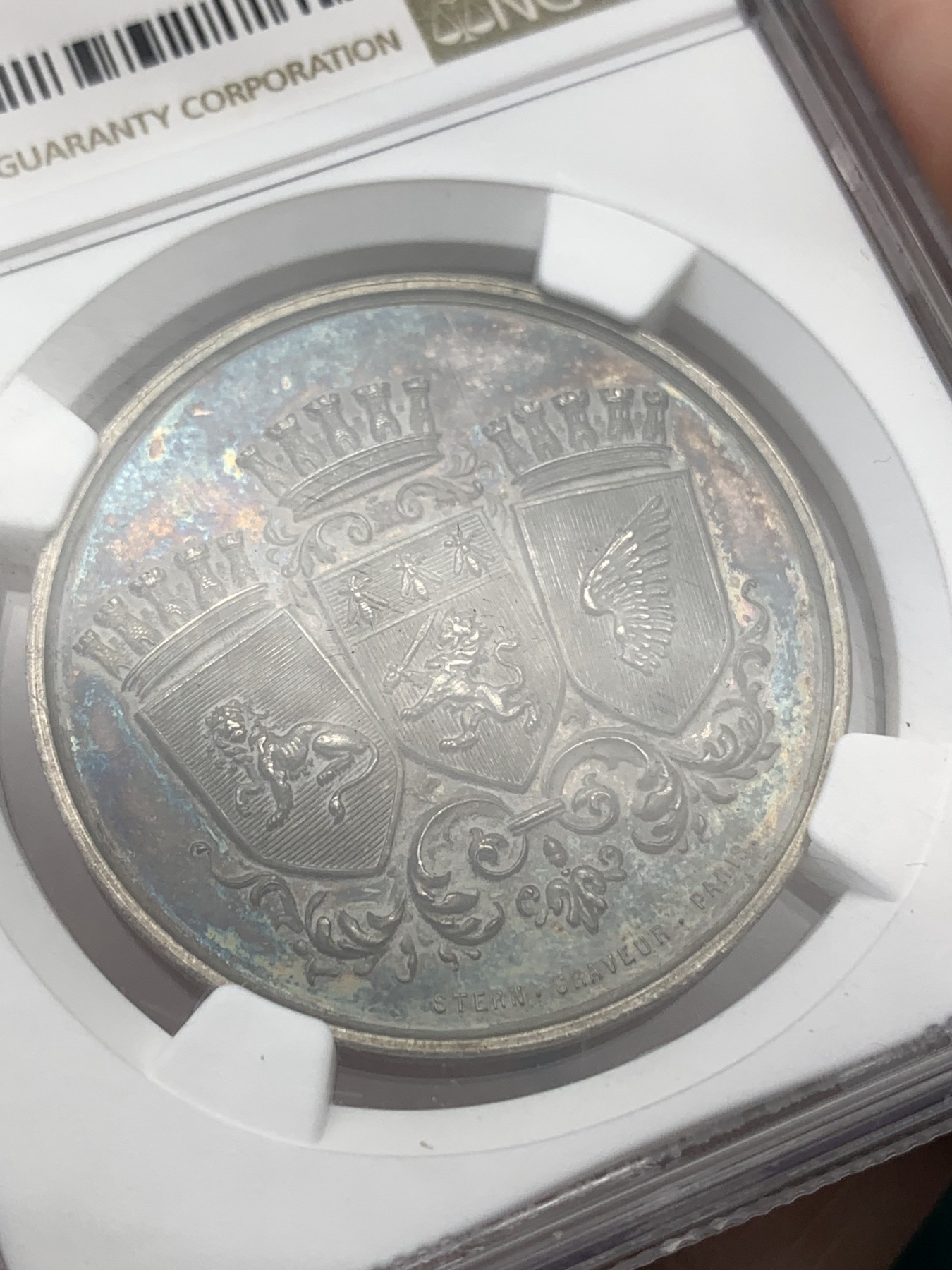 《竞宝斋》第186场-周日，周一 2场 (全场包邮) NGC MS61 法国19世纪卡马尔格化工银质代用币 五彩包浆 低评 37mm大规格