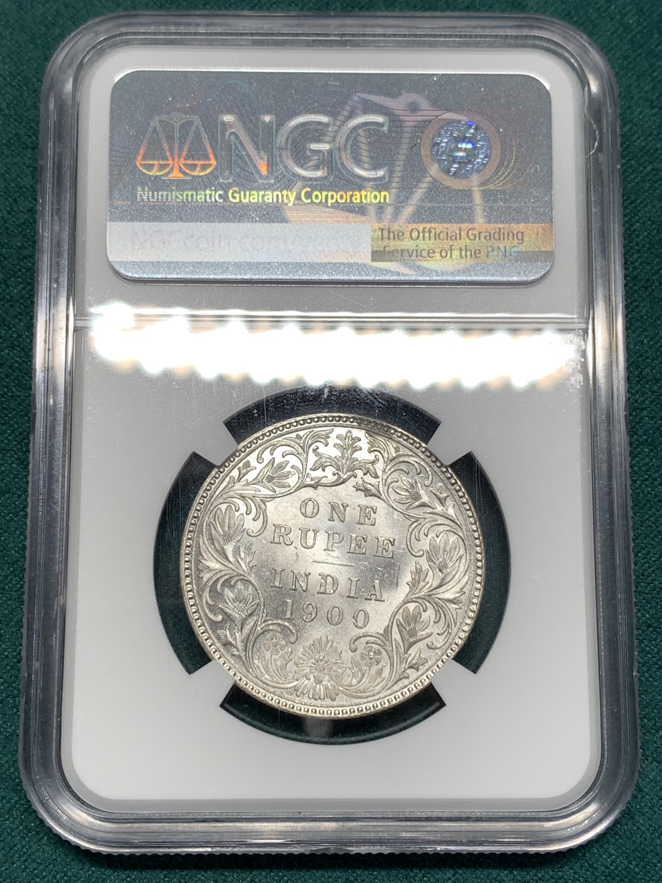 《竞宝斋》第186场-周日，周一 2场 (全场包邮) NGC MS62 1900年 维多利亚 印度 1卢比银币 卷拆原光 光度一流