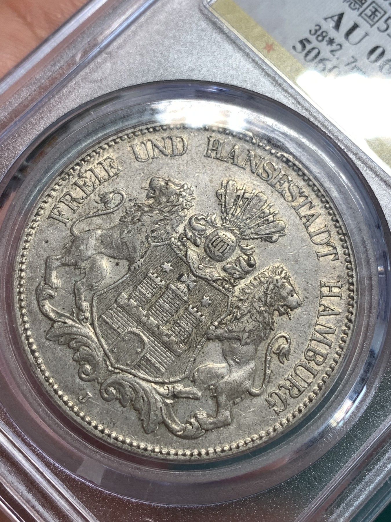 《竞宝斋》第186场-周日，周一 2场 (全场包邮) 公博AU 1903年德国汉堡5马克大银币 不常见的年份浅色包浆带转光 光泽漂亮 细节清楚 11点半位置有小铸缺