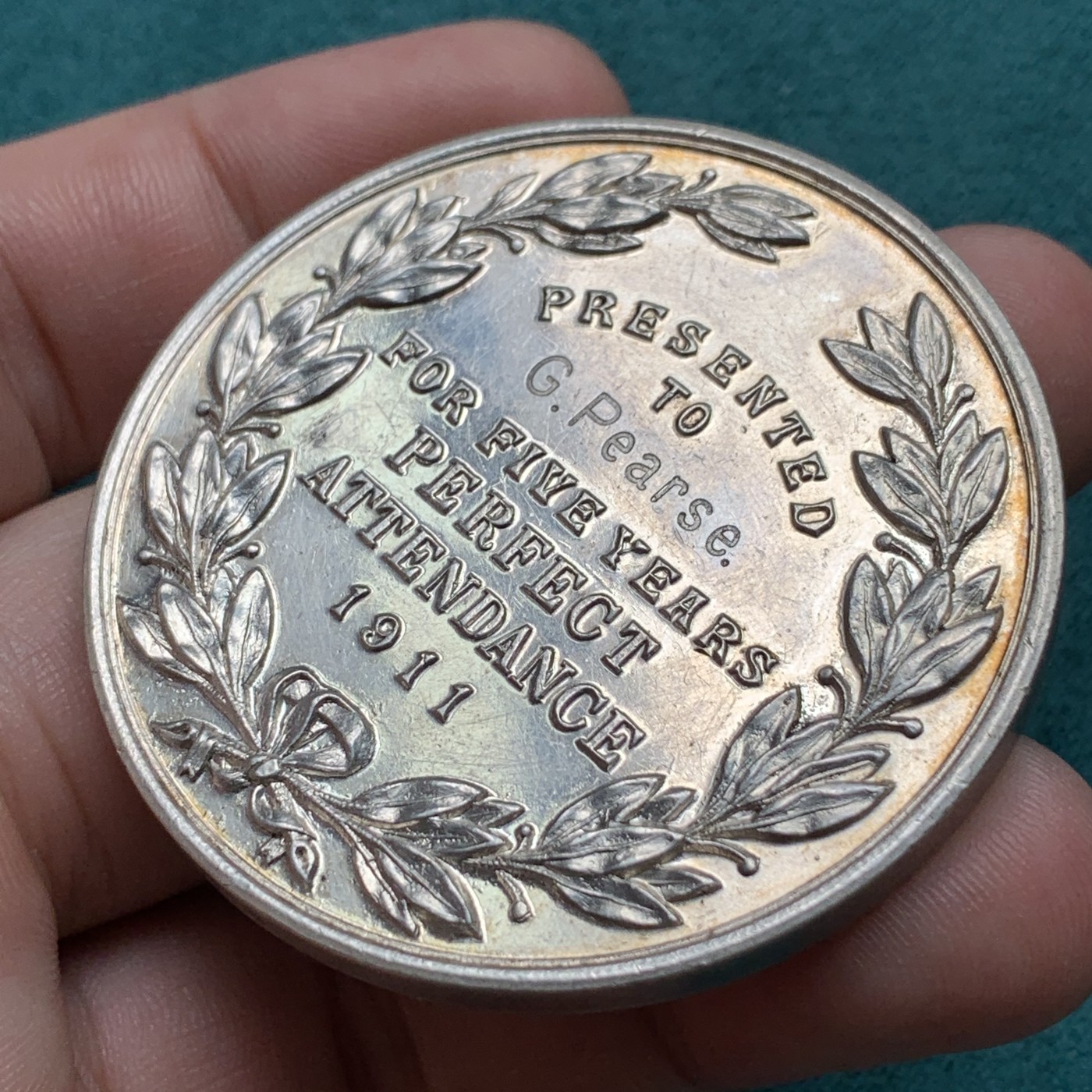 《竞宝斋》第186场-周日，周一 2场 (全场包邮) 1911年英国学院双狮大银章银质奖章 65.4克 50.2mm