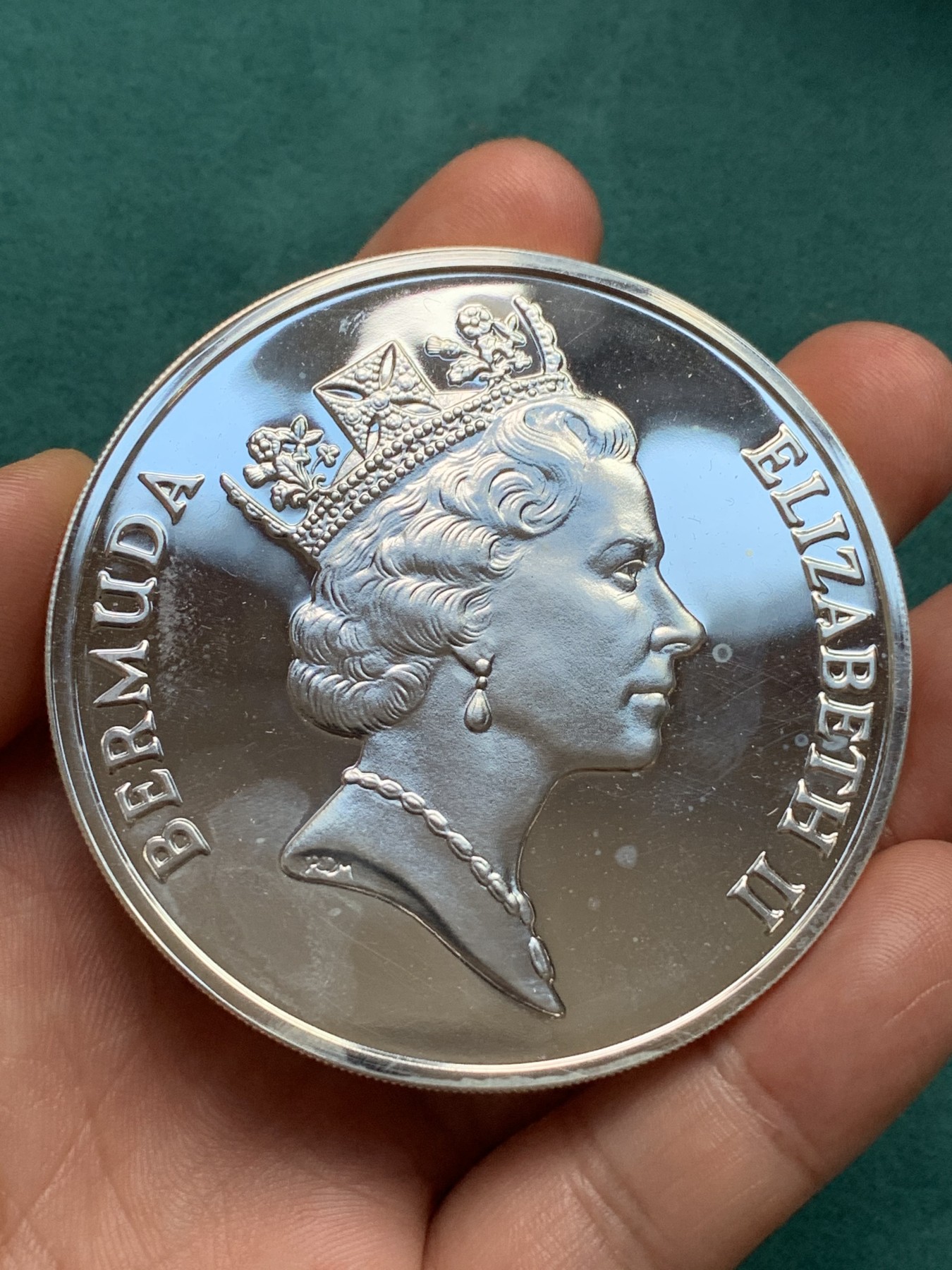 《竞宝斋》第186场-周日，周一 2场 (全场包邮) 百慕达群岛授权新加坡发行1987年5盎司银币（65mm，155.5克，999纯银）面值5dollars，铸造量2W枚，品相完美，附原盒原证书