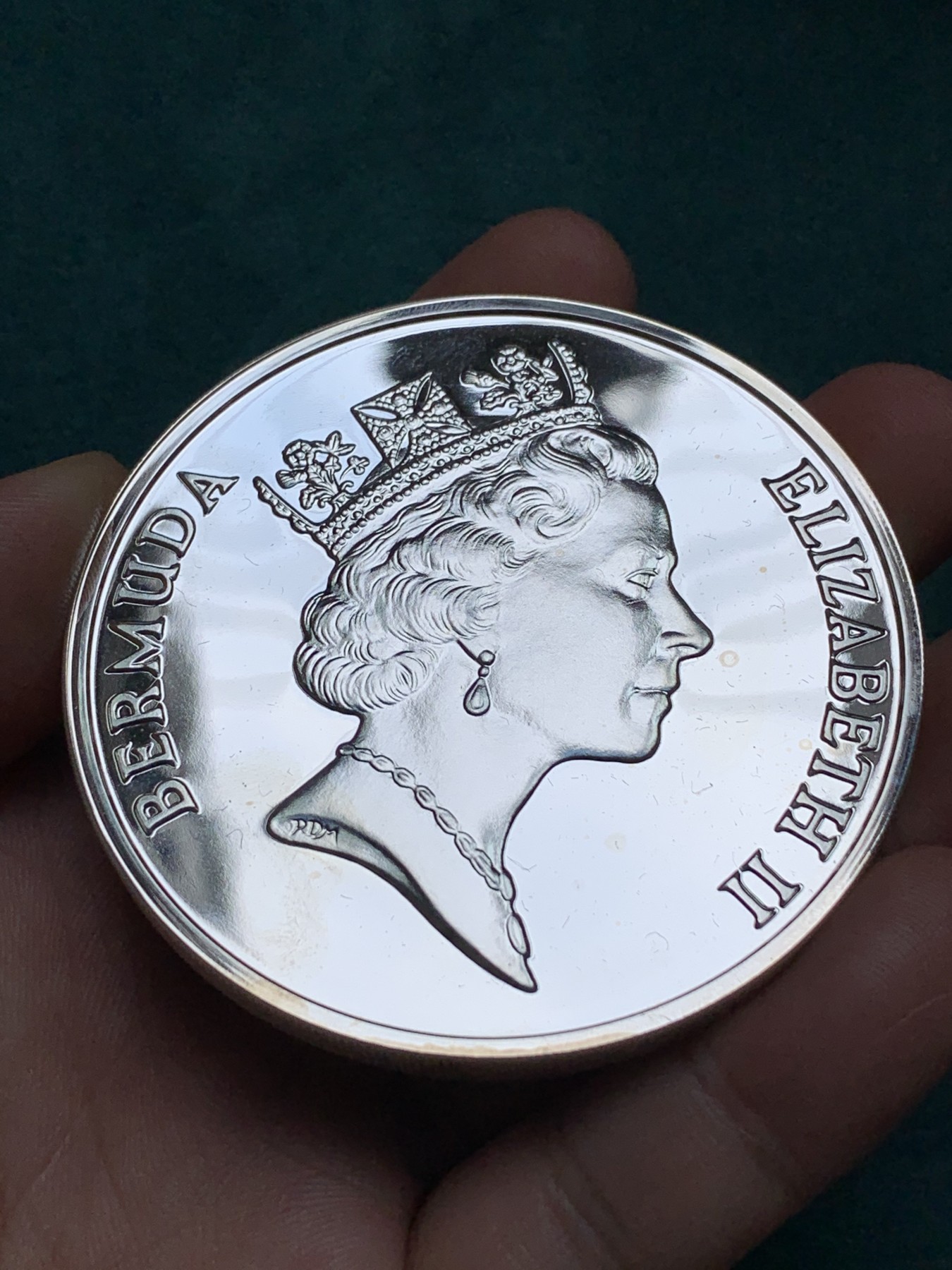 《竞宝斋》第186场-周日，周一 2场 (全场包邮) 百慕达群岛授权新加坡发行1987年5盎司银币（65mm，155.5克，999纯银）面值5dollars，铸造量2W枚，品相完美，附原盒原证书