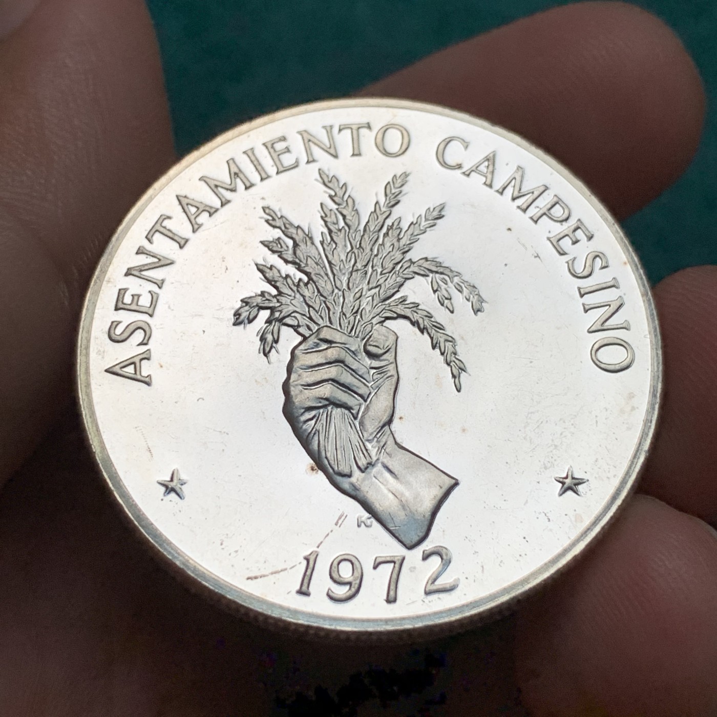 《竞宝斋》第186场-周日，周一 2场 (全场包邮) 巴拿马1972年握草5巴波亚精制大银币，900银，直径38.8mm，重量35g