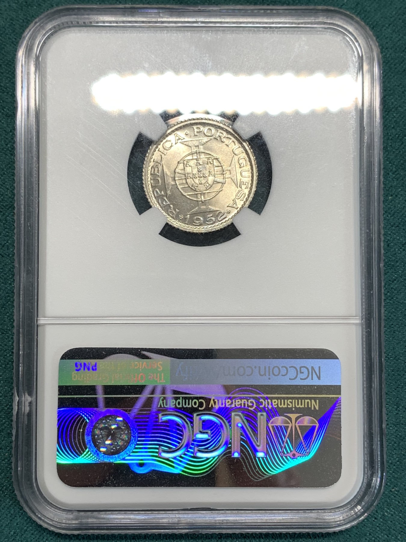 《竞宝斋》第186场-周日，周一 2场 (全场包邮) NGC-64 澳门1952 一元银币 市场价五百多元