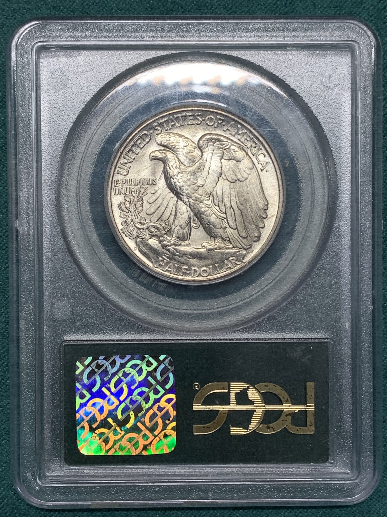 《竞宝斋》第186场-周日，周一 2场 (全场包邮) PCGS-MS65 1946D行走女神半美元银币，车轮转光，65收藏级分数。盒下角有小磕，保存无碍。PC古董级小绿盒，市面上已越来越少见