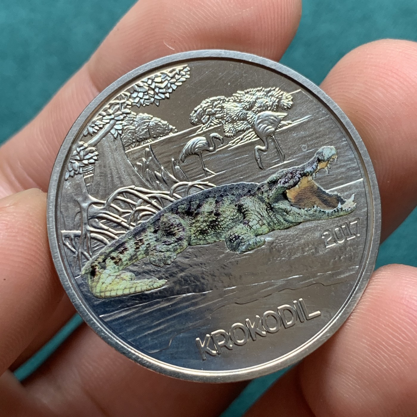 《竞宝斋》第186场-周日，周一 2场 (全场包邮) 2017 荧光鳄鱼 3欧元纪念币 在强光照射下夜光显现 比较有意思