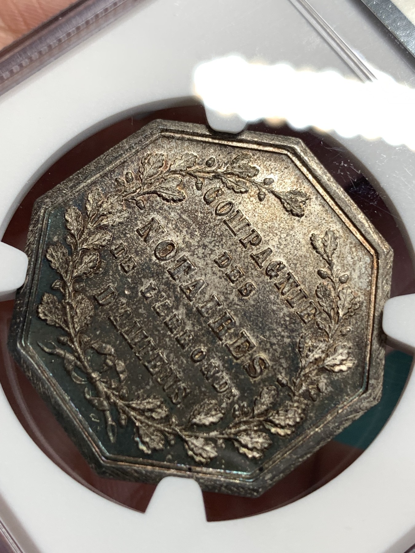 《竞宝斋》第186场-周日，周一 2场 (全场包邮) NGC-MS64 1854 法国亚眠公证处八角银章代用币镜面、顶级重彩加持下的64分、公证处带天秤图案